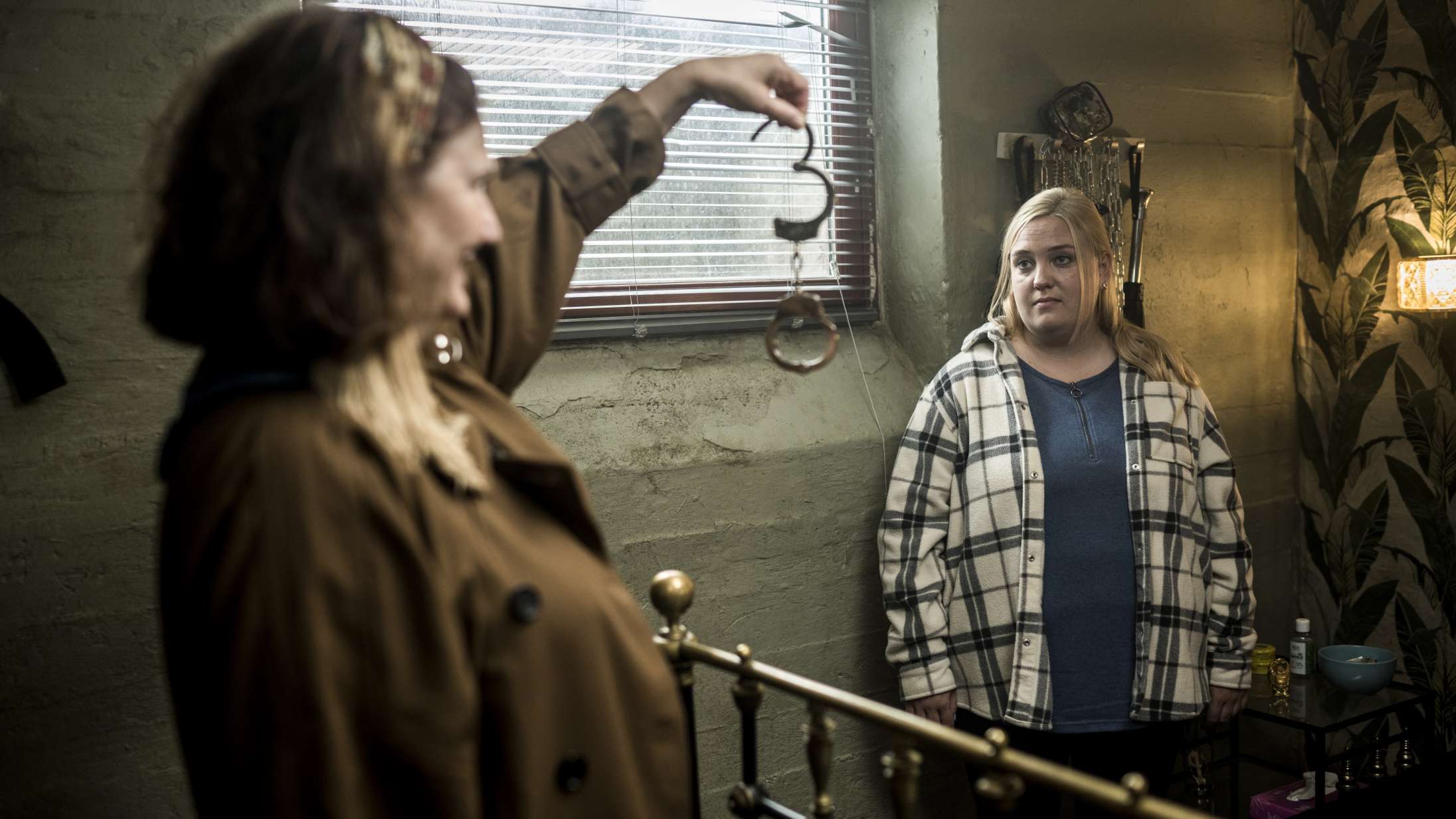 ‘Elvira’: Viaplays nye heltinde fra bordellet er svær at holde rigtigt af