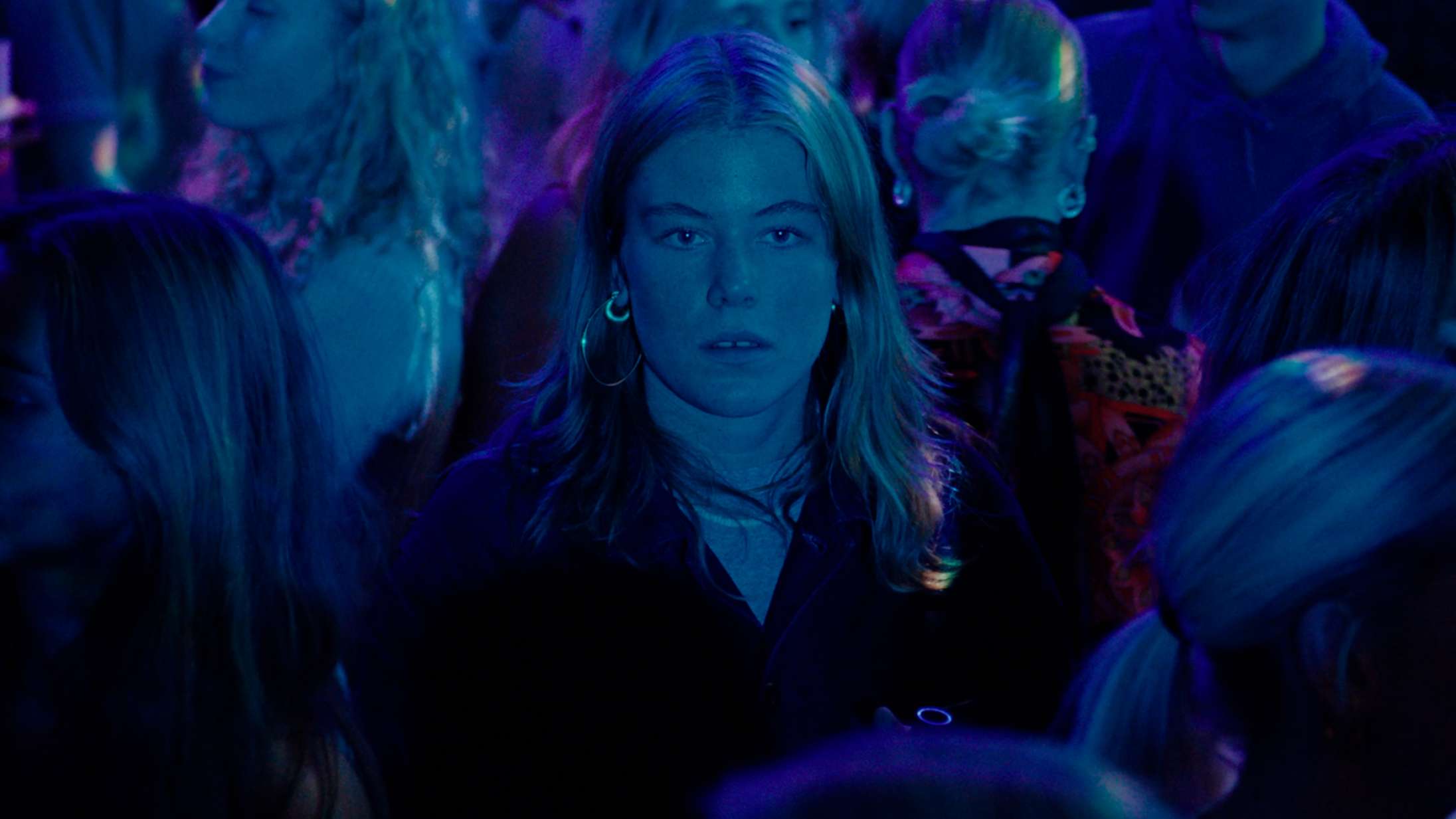 Jonas Risvigs populære gymnasieserie er snart tilbage med fest, druk og drama – se traileren til ‘Grænser III’