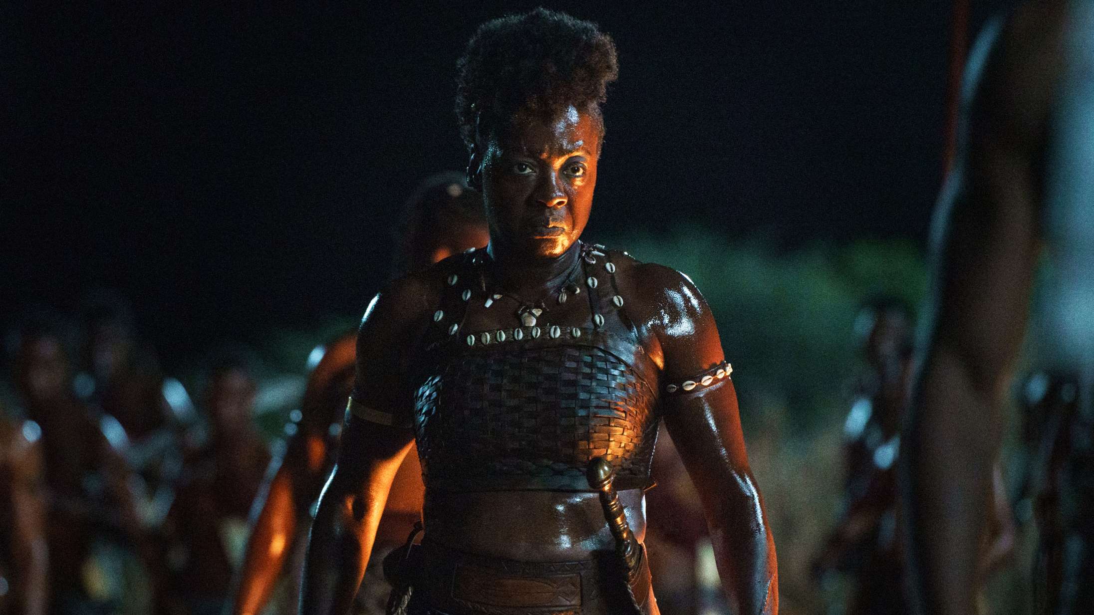 ’The Woman King’: Afrikanske krigerkvinder sparker røv med Viola Davis og afsæt i virkeligheden