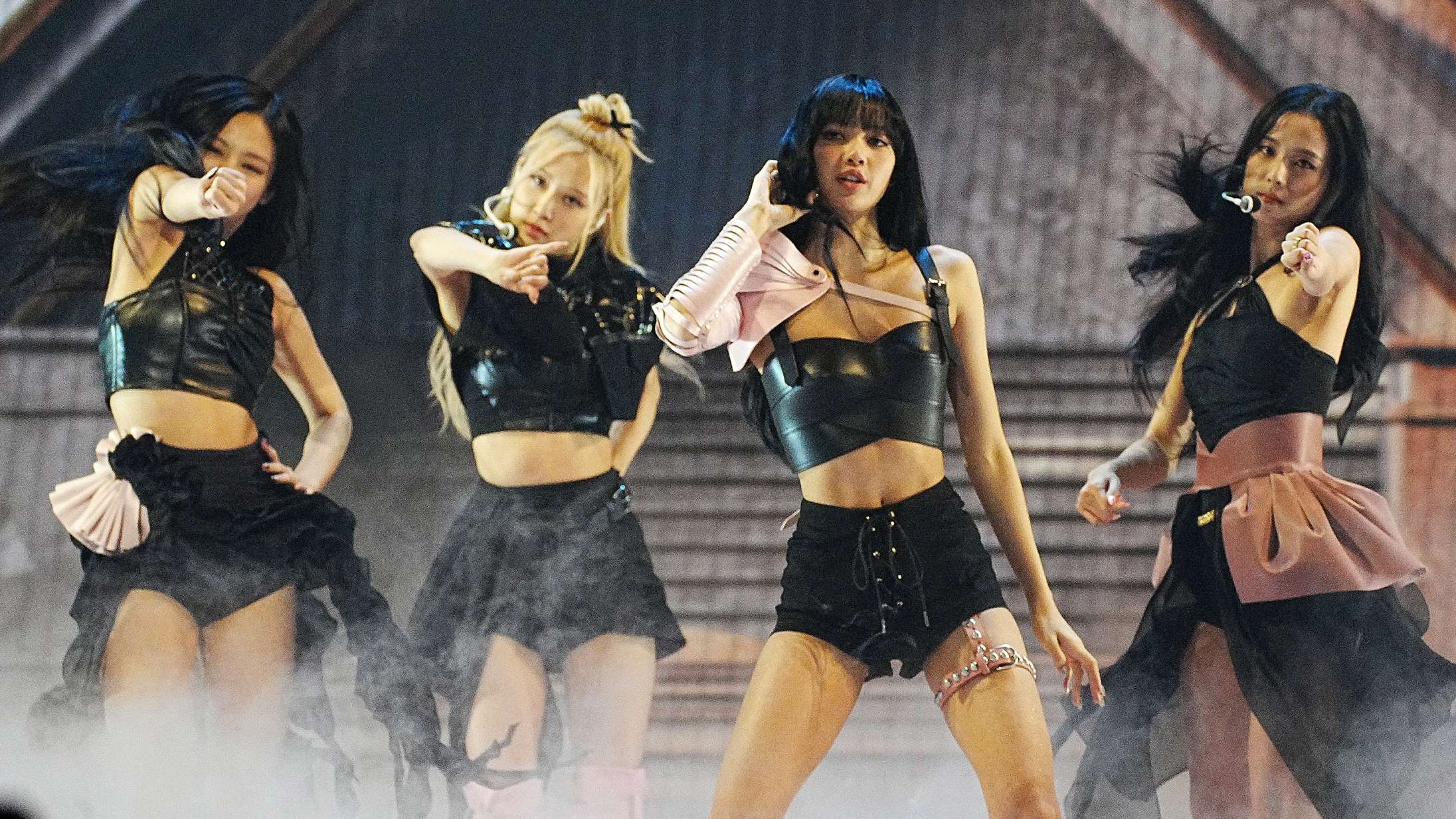 Blackpink er verdens mest populære pigegruppe – deres kraftigt iscenesatte k-pop-fest i Royal Arena viste hvorfor