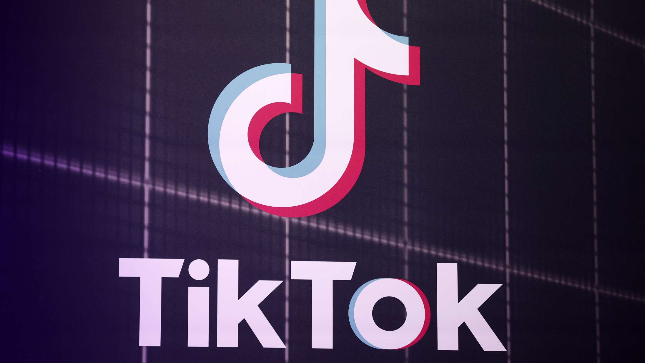 Årets virale danske videoer på TikTok byder på svedige mænd og deres harpiks