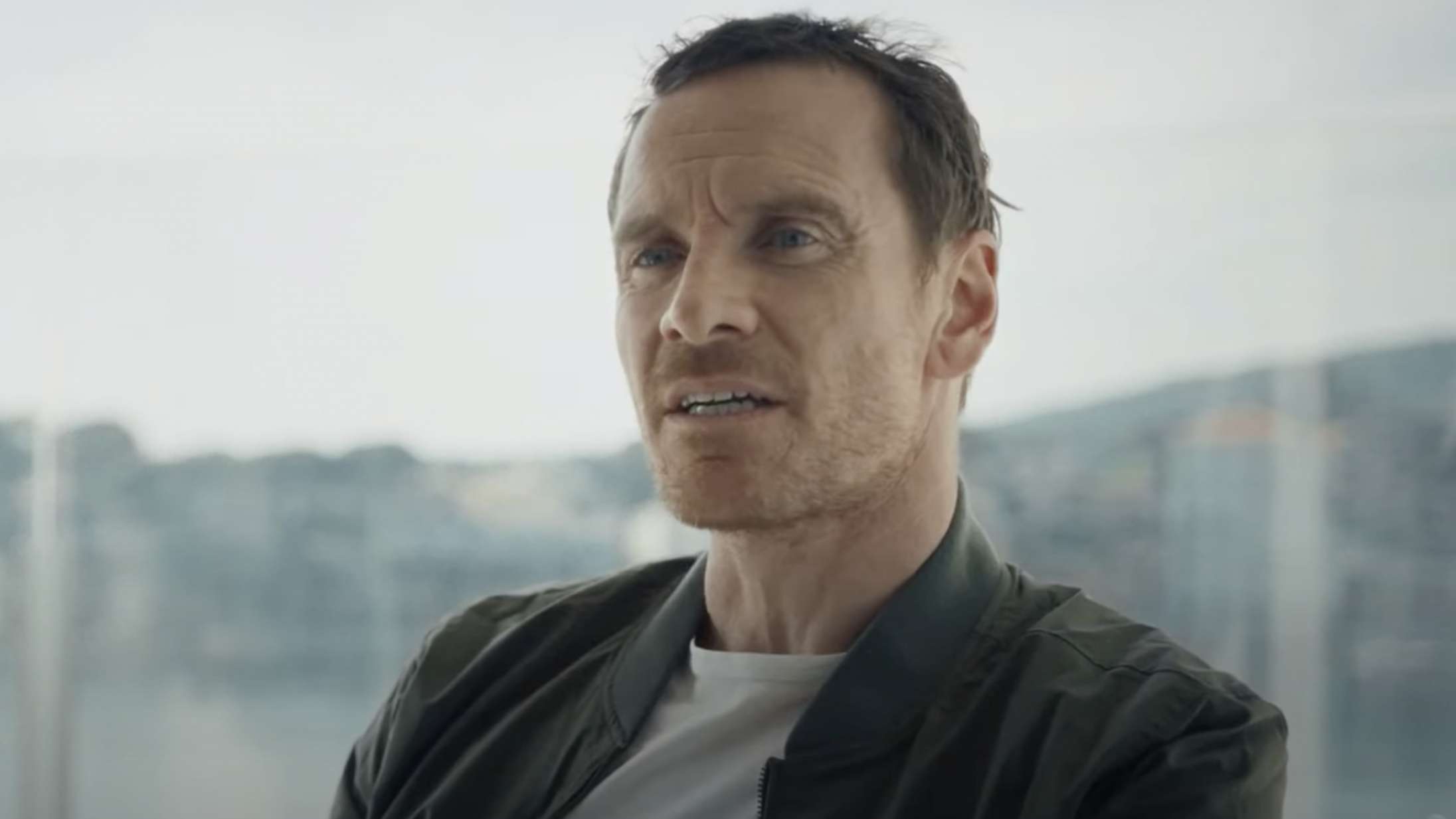 Michael Fassbender giver et indblik i samarbejdet med David Fincher på deres film ‘The Killer’ – se videoen
