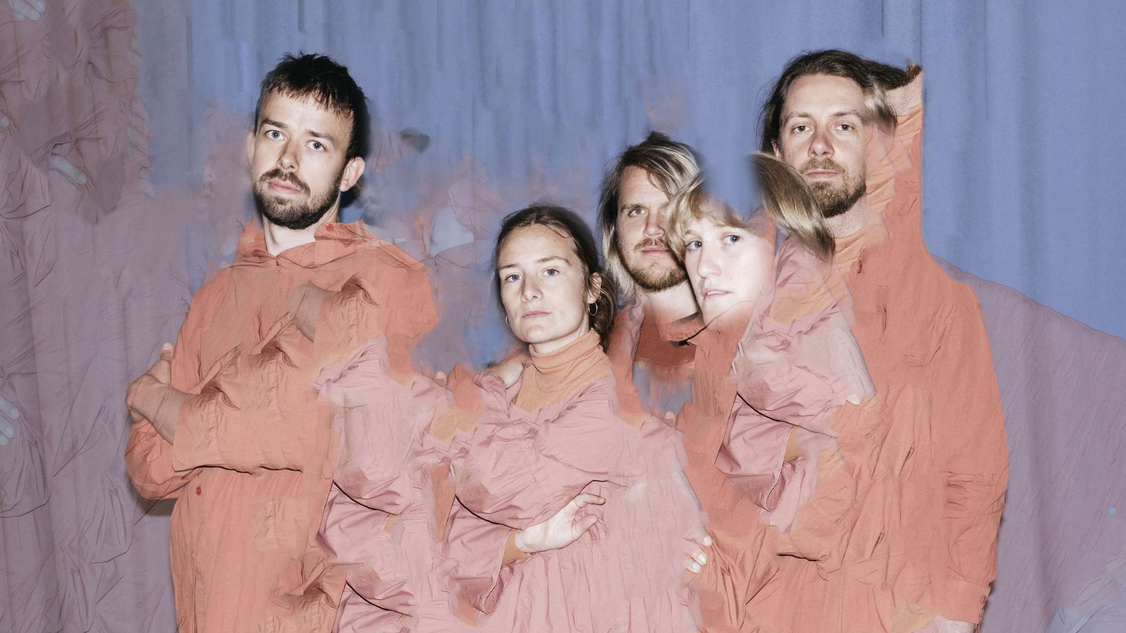 Lowly tager nye musikalske krumspring på ’Keep Up the Good Work’