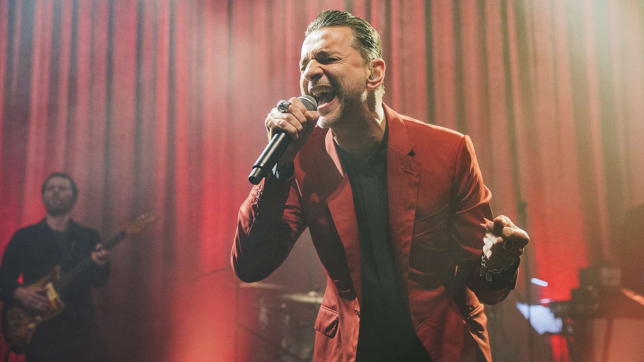 Depeche Mode-frontmand deler cover af The Raveonettes