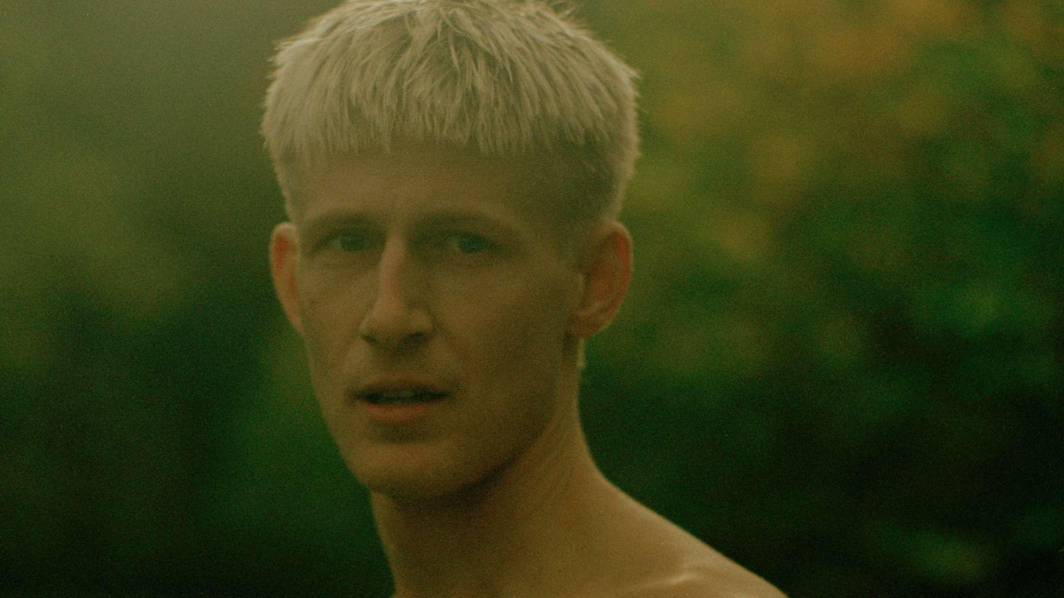 På det enestående ‘Jeg venter i lyset’ er Guldimund den gribende hovedrolle i sin egen musical