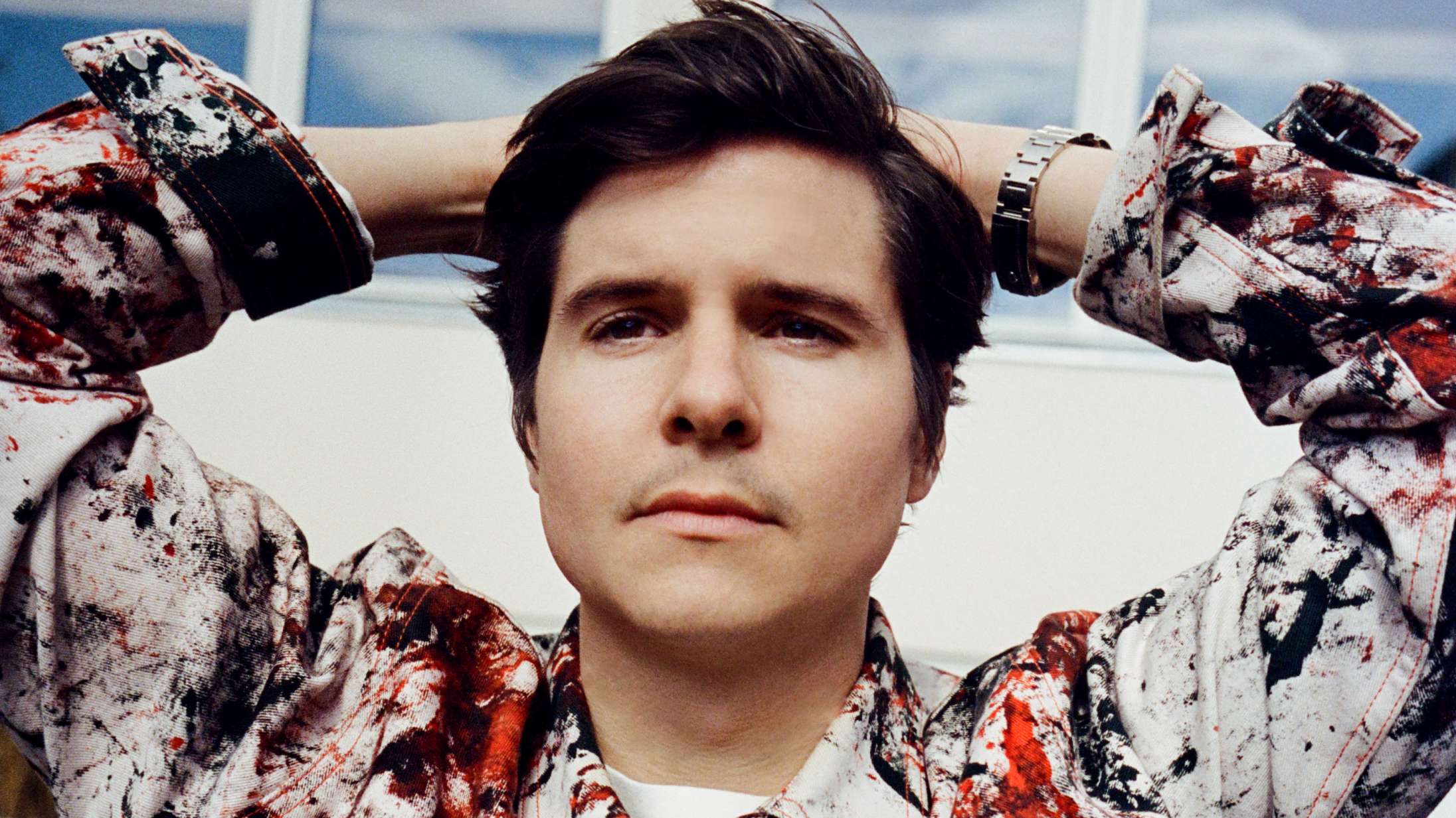 Lukas Grahams ‘4 (The Pink Album)’ afslører, at noget har spændt ben for musikglæden