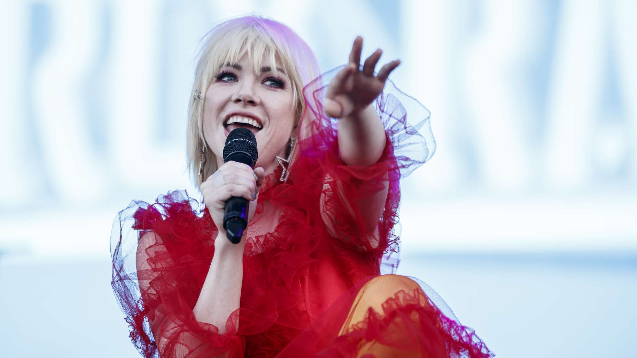 Carly Rae Jepsen har forladt den synkende Scooter Braun-skude