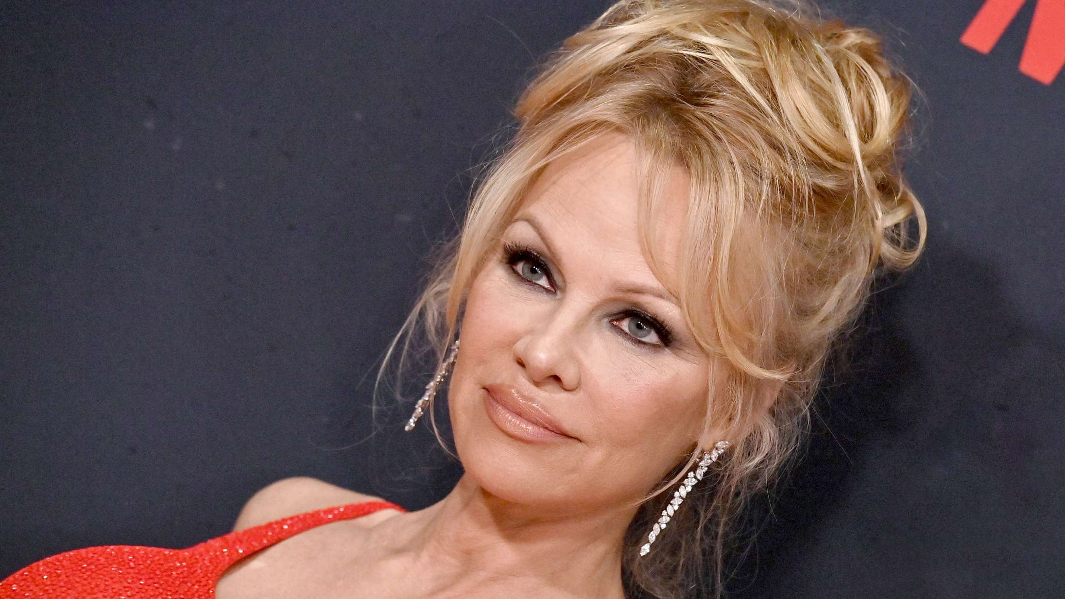 Pamela Anderson gør skuespil-comeback som afdanket Las Vegas-danser