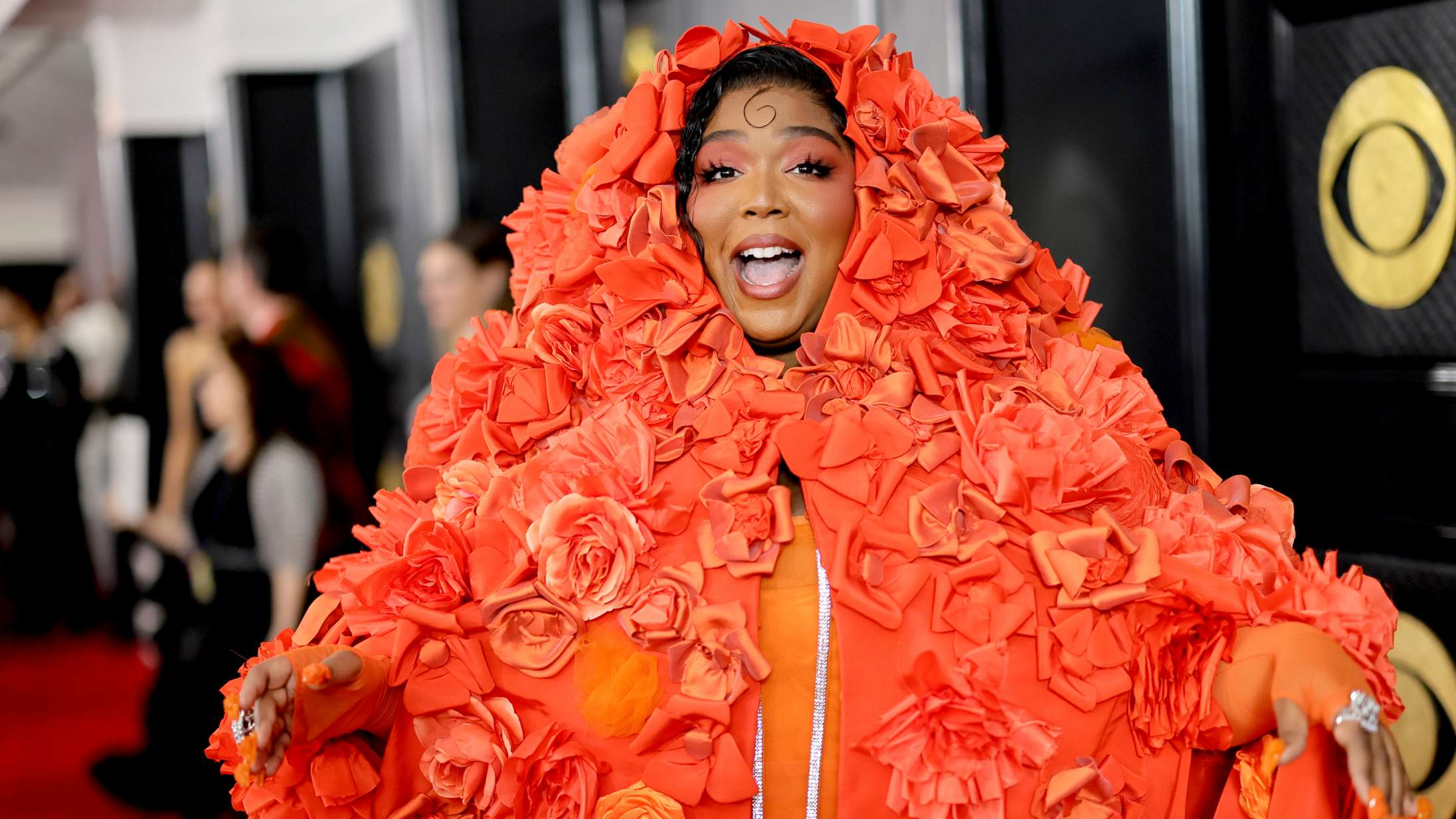 Fra topløs Harry Styles til Doja Cat i latex: 10 af de mest opsigtsvækkende looks fra Grammy Awards