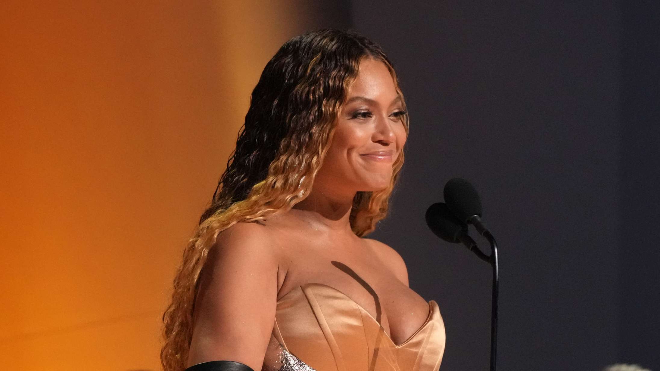 Beyoncé takker dansk producer efter historisk Grammy-sejr