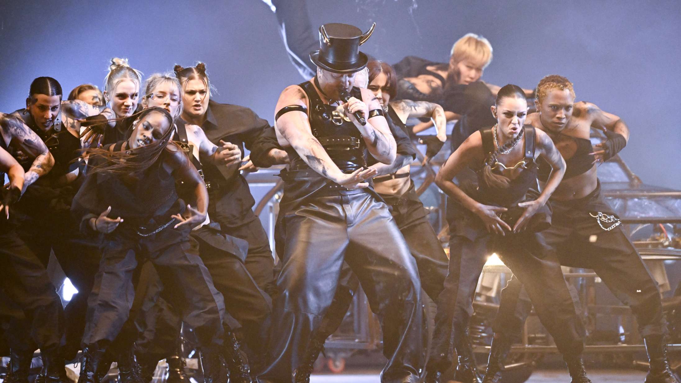 Efter omdiskuteret Grammy-optræden: Sam Smith og Kim Petras gav den fuld gas i sort læder til Brit Awards