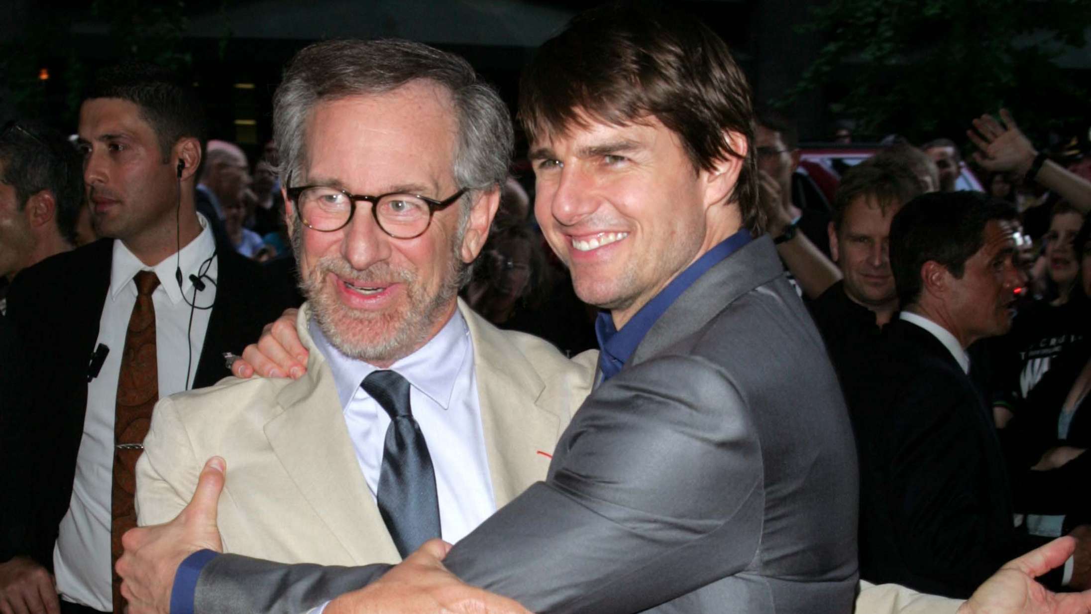 Se Steven Spielberg hylde Tom Cruise for at »redde Hollywoods røv« med ‘Top Gun: Maverick’