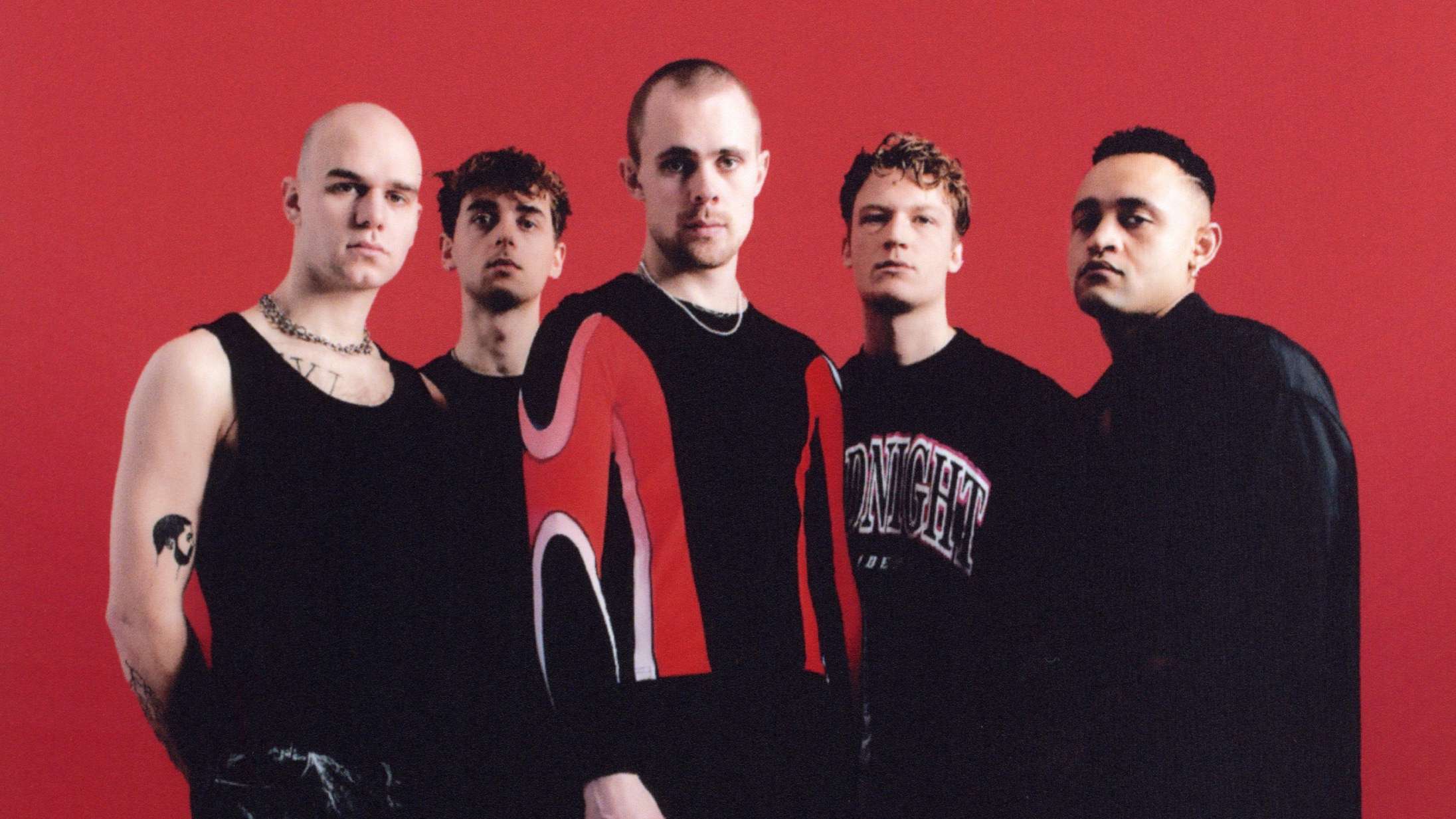 Premiere: Kind Mod Kind og Medina er samarbejdet, vi ikke vidste, vi havde brug for – se musikvideoen til ’Love Isn’t Easy’