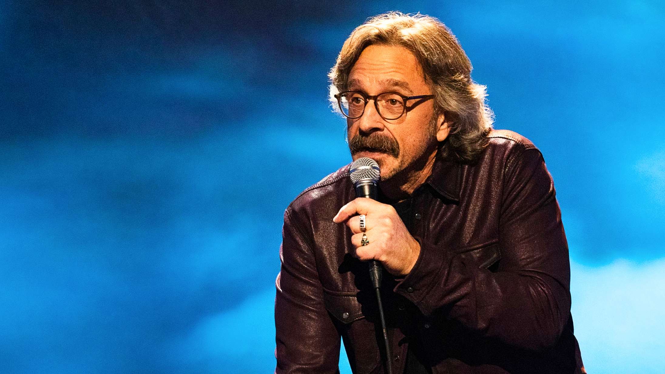 Han laver komik ud af sin kærestes tragiske død – på sådan en helt stille og rolig måde