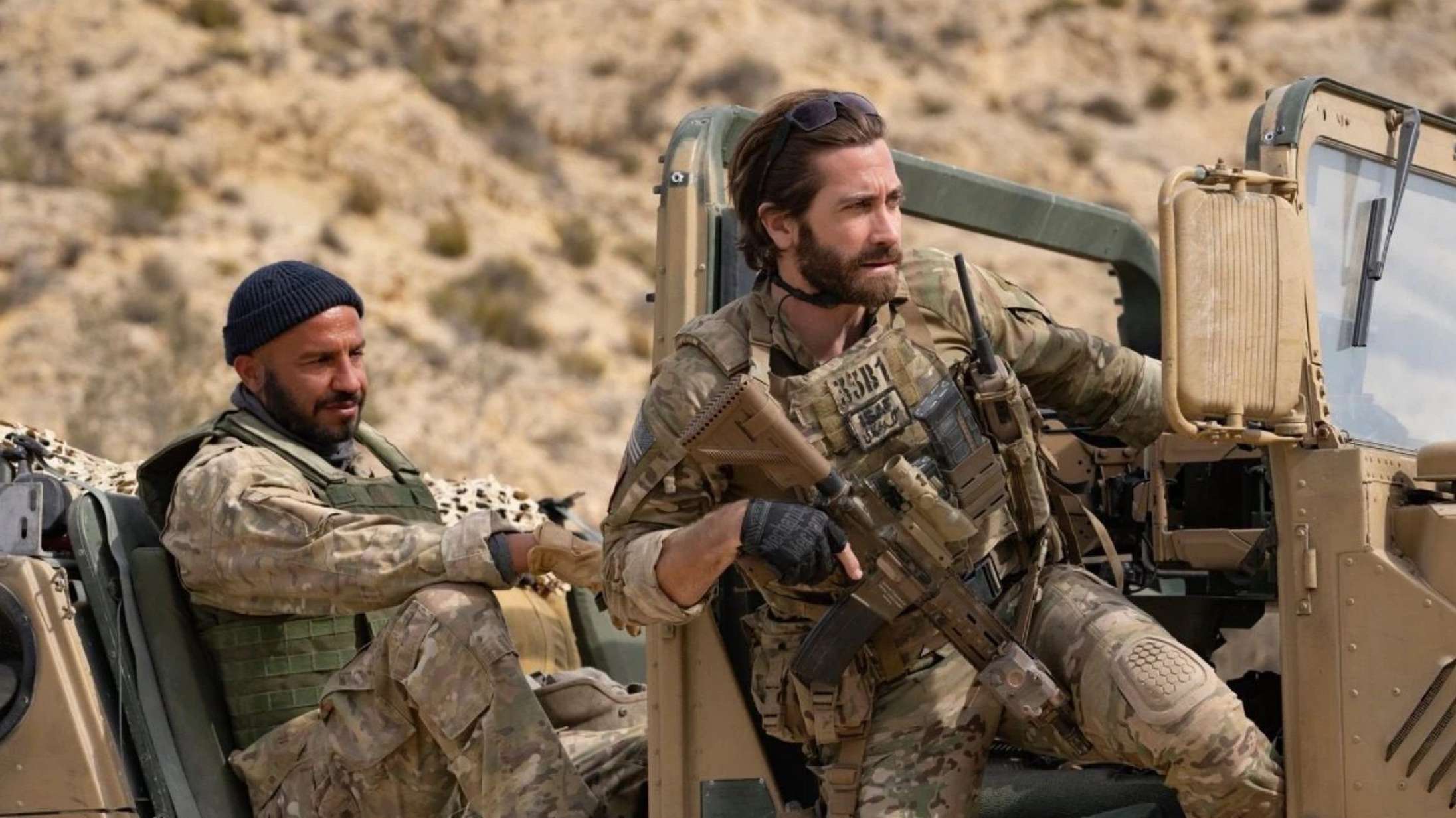 Se Dar Salim spille over for Jake Gyllenhaal i første trailer til stort anlagt Guy Ritchie-krigsfilm