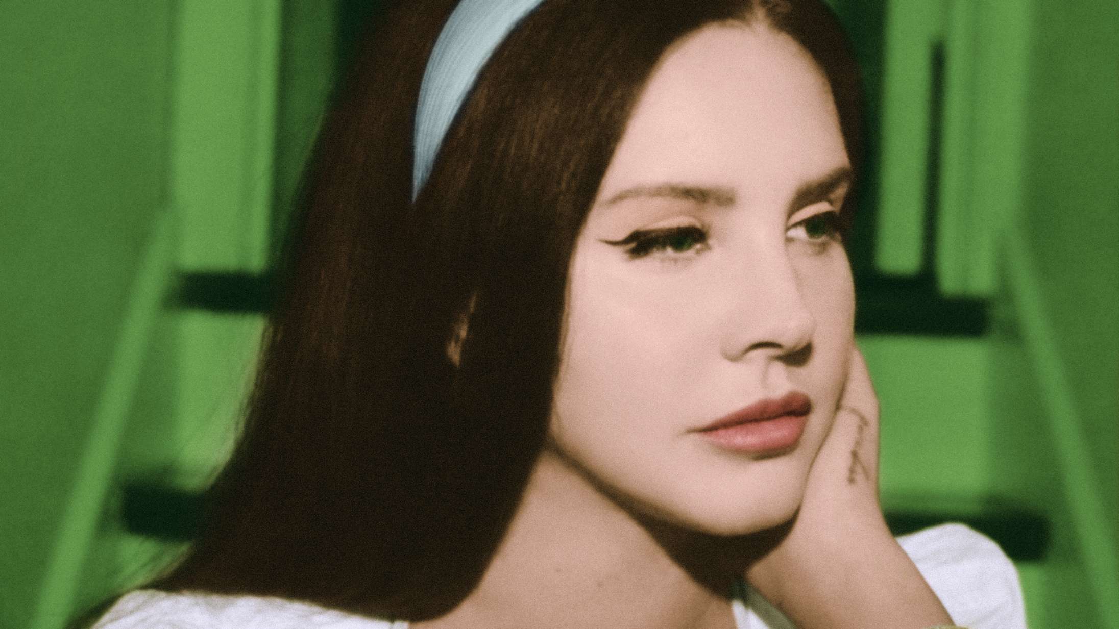 Lana Del Rey annoncerer ny single og forklarer forsinkelse af album