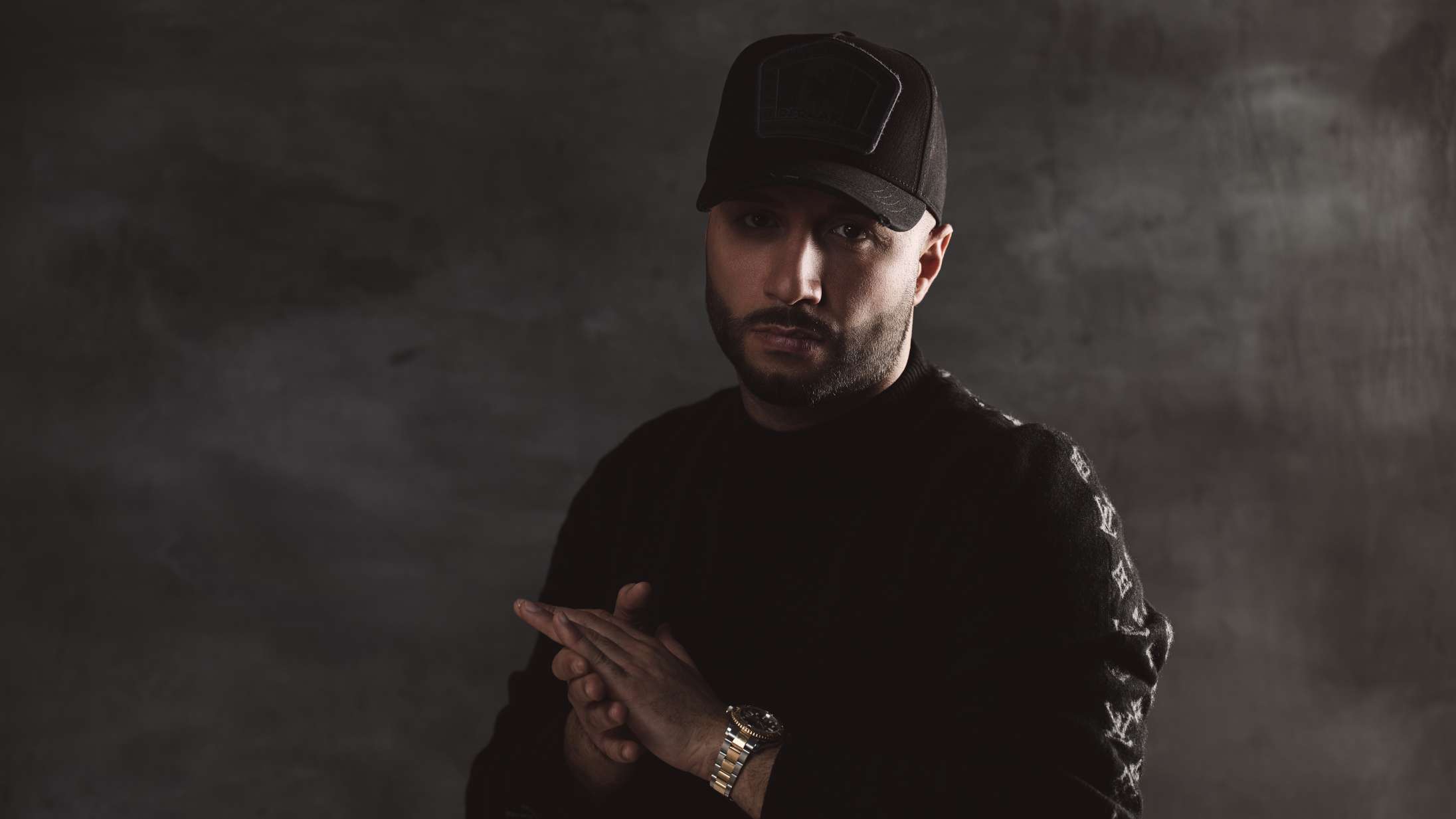 På ‘Dit liv dit valg’ er Stepz fuldstændig ligeglad med, hvad du tænker. Han vil bare rappe