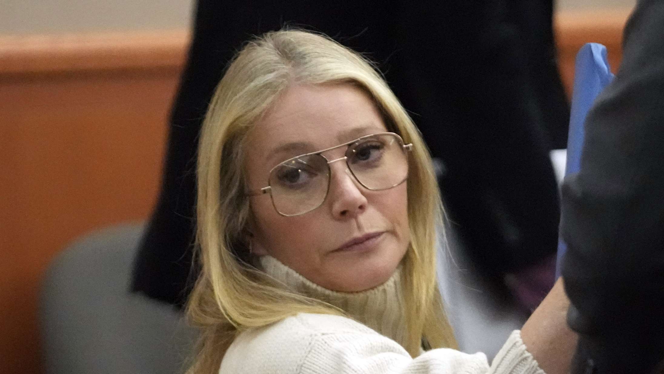 Internettet kan ikke få nok af Gwyneth Paltrows retssalsdrama om voldsomt skiuheld