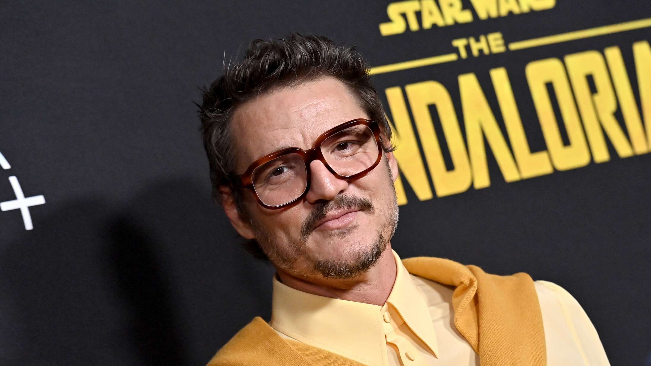 Pedro Pascal tryllebinder atter TikTok med beroligende sandwich-meme