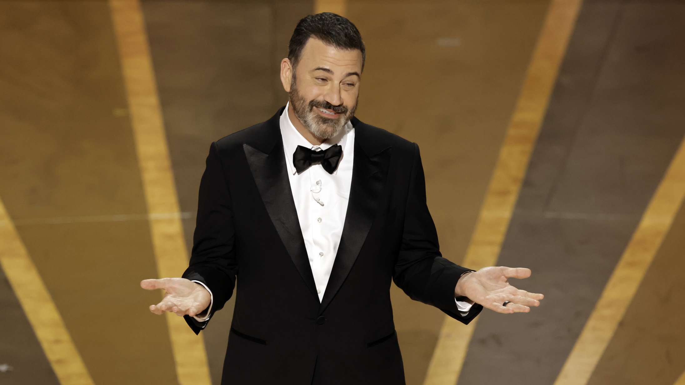 Jimmy Kimmel fyrede Will Smith- og Scientology-jokes af i sin åbning af Oscar-showet