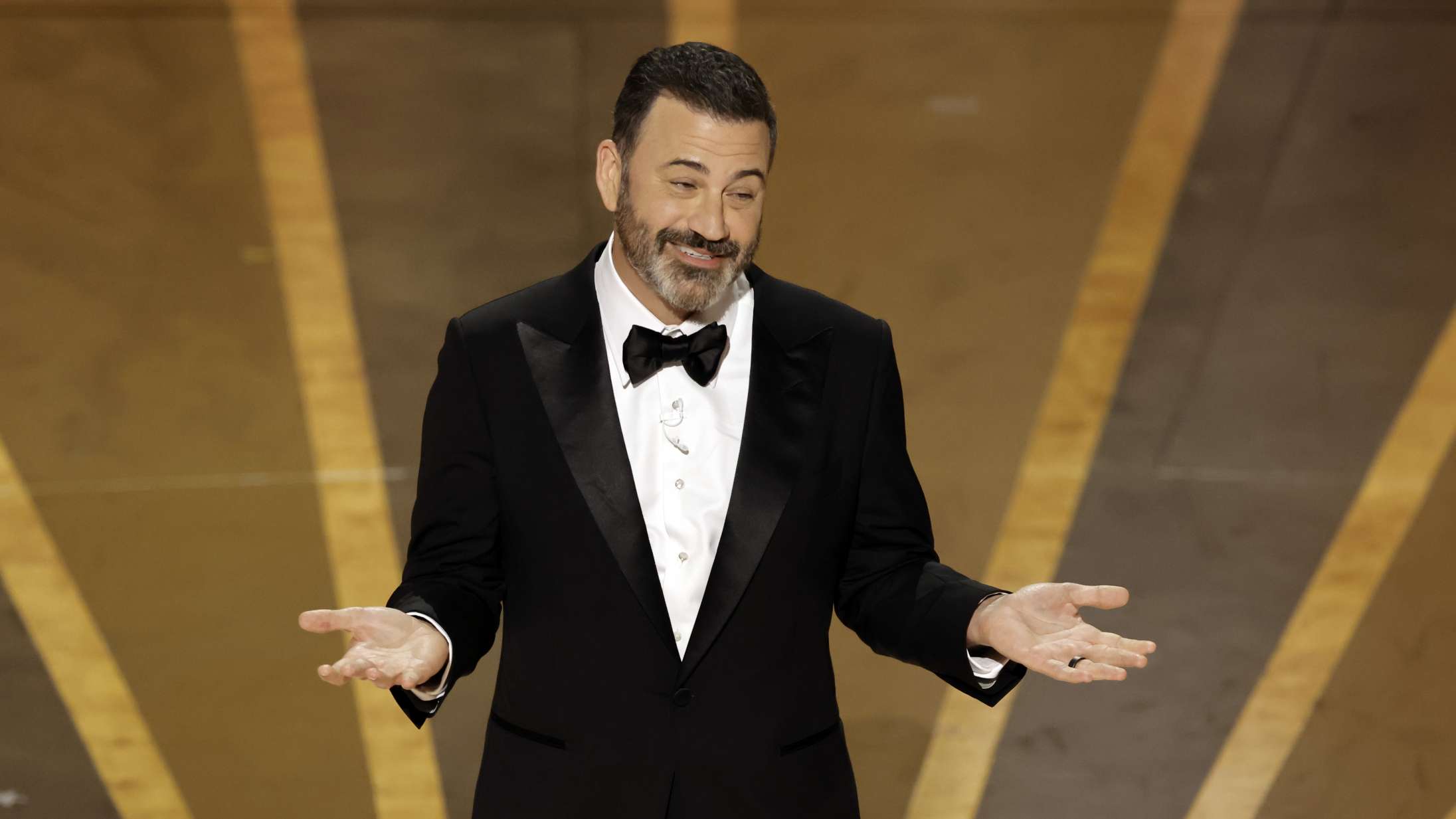 Jimmy Kimmel fyrede Will Smith- og Scientology-jokes af i sin åbning af Oscar-showet