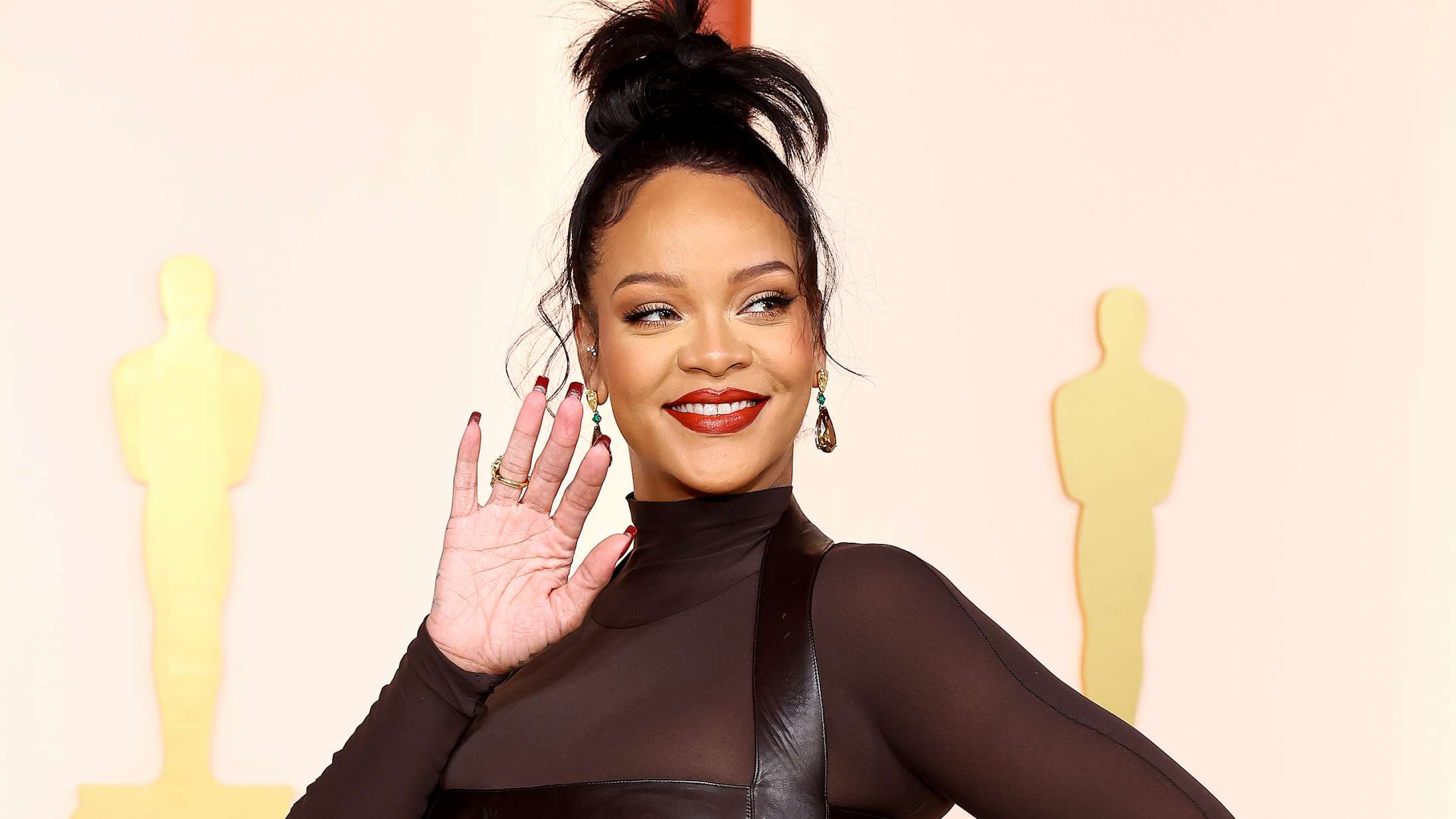 Rihanna er nu den mest fulgte kvinde på Twitter – overhaler en anden popstjerne