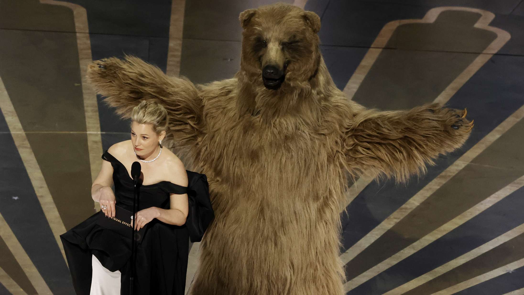 Hvorfor kvinder på internettet hellere vil være alene med en bjørn end en mand