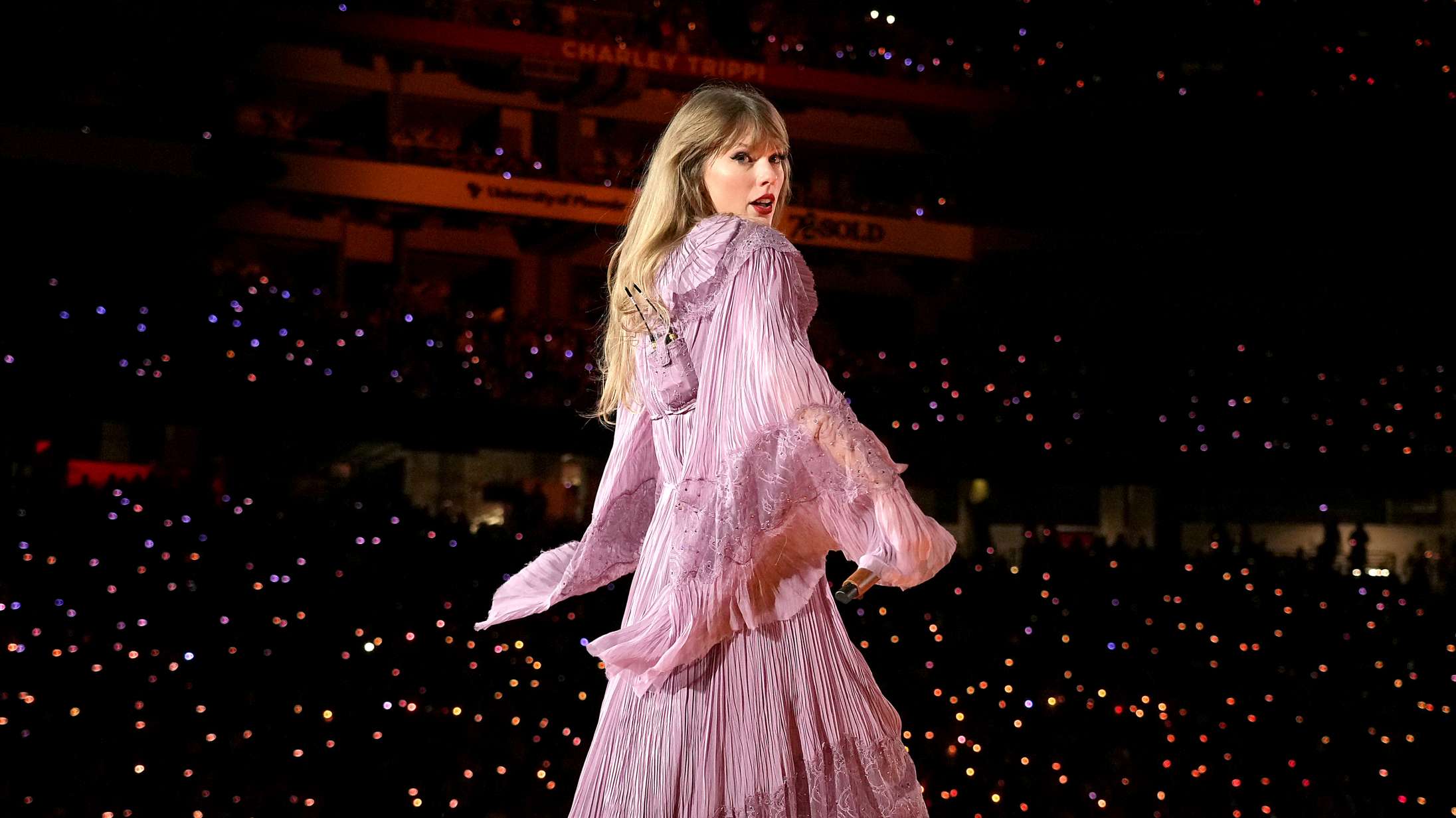 Amerikansk par blev gift under Taylor Swift-koncert – se videoen