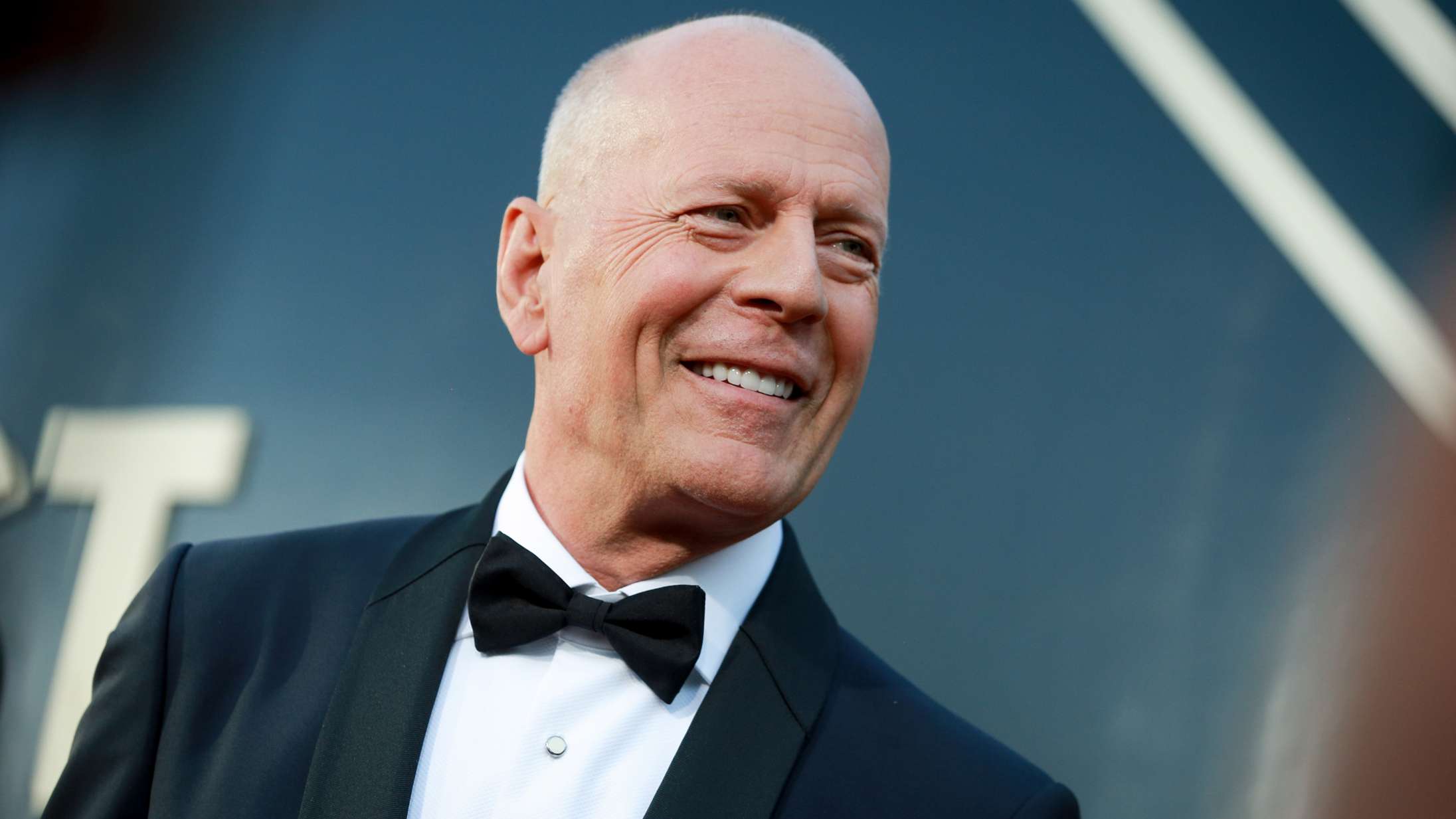 Efter demens: Demi Moore deler første video af glad Bruce Willis, der fejrer fødselsdag