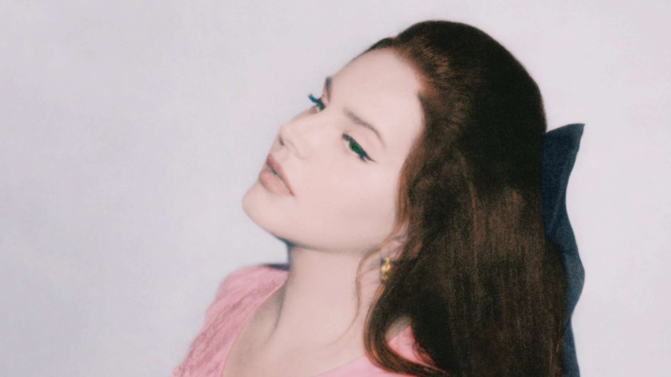 Lana Del Rey er på bryllupsrejse – der er bare ét problem