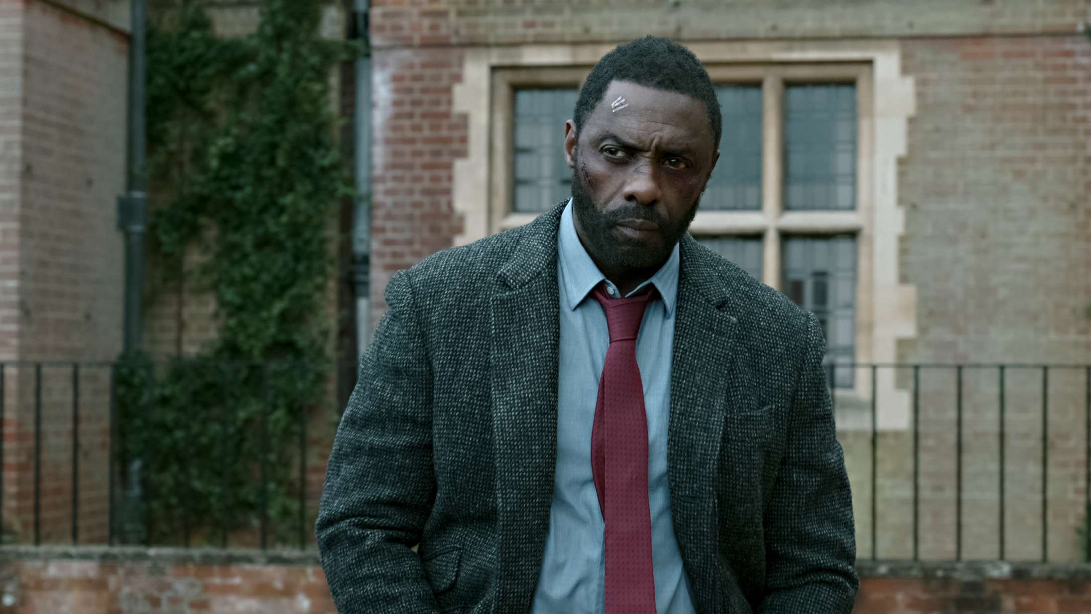 ’Luther: The Fallen Sun’: Idris Elbas hårdkogte politimand går til filmen med meget lidt succes