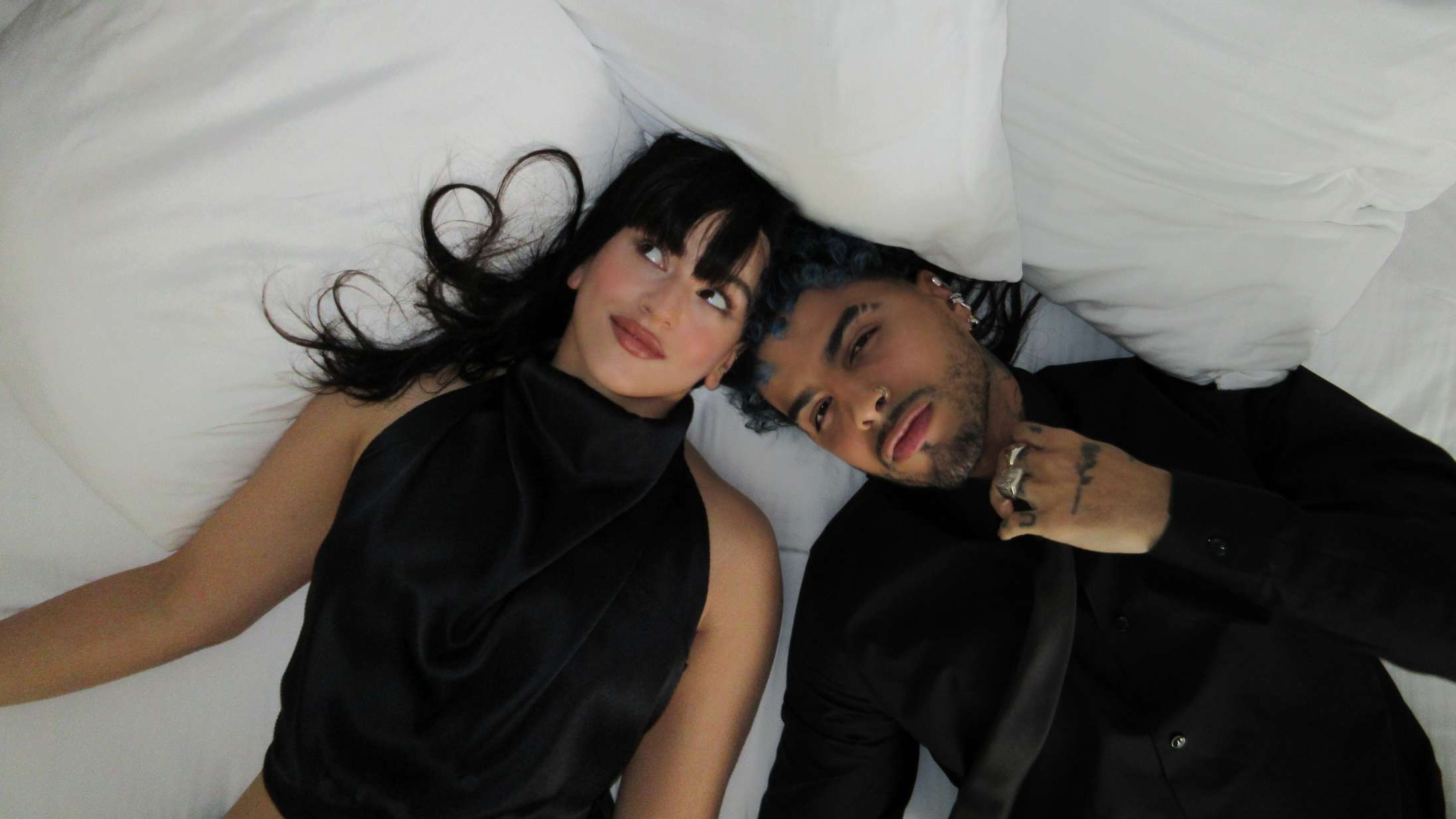 Rosalía og Rauw Alejandro har annonceret deres forlovelse med en ekstremt nuttet musikvideo – og udgivet ep’en ‘RR’