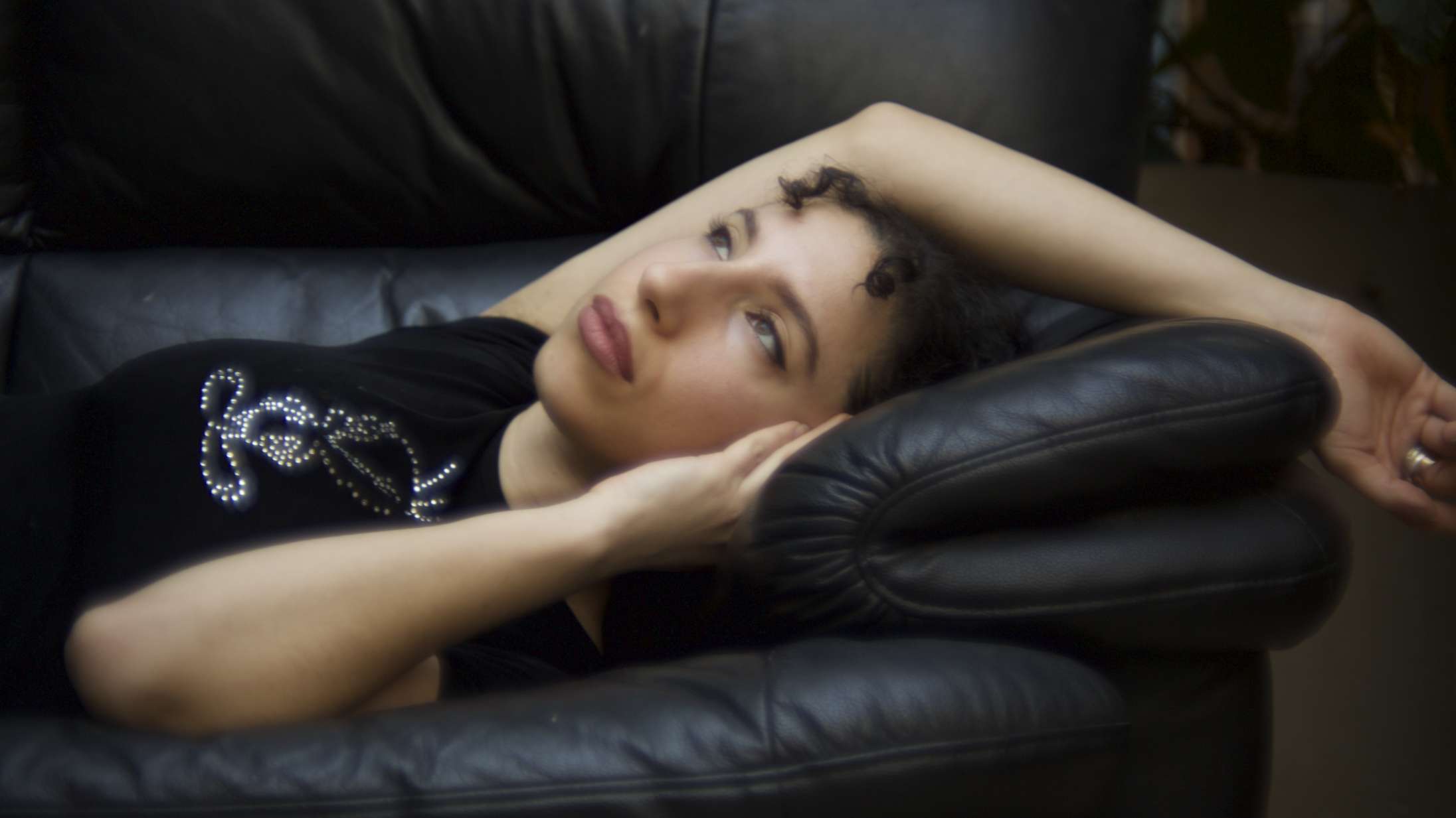 Med knyttet næve mod systemet viser Melodi Ghazal stort potentiale på debut-ep’en ‘Mellow D’