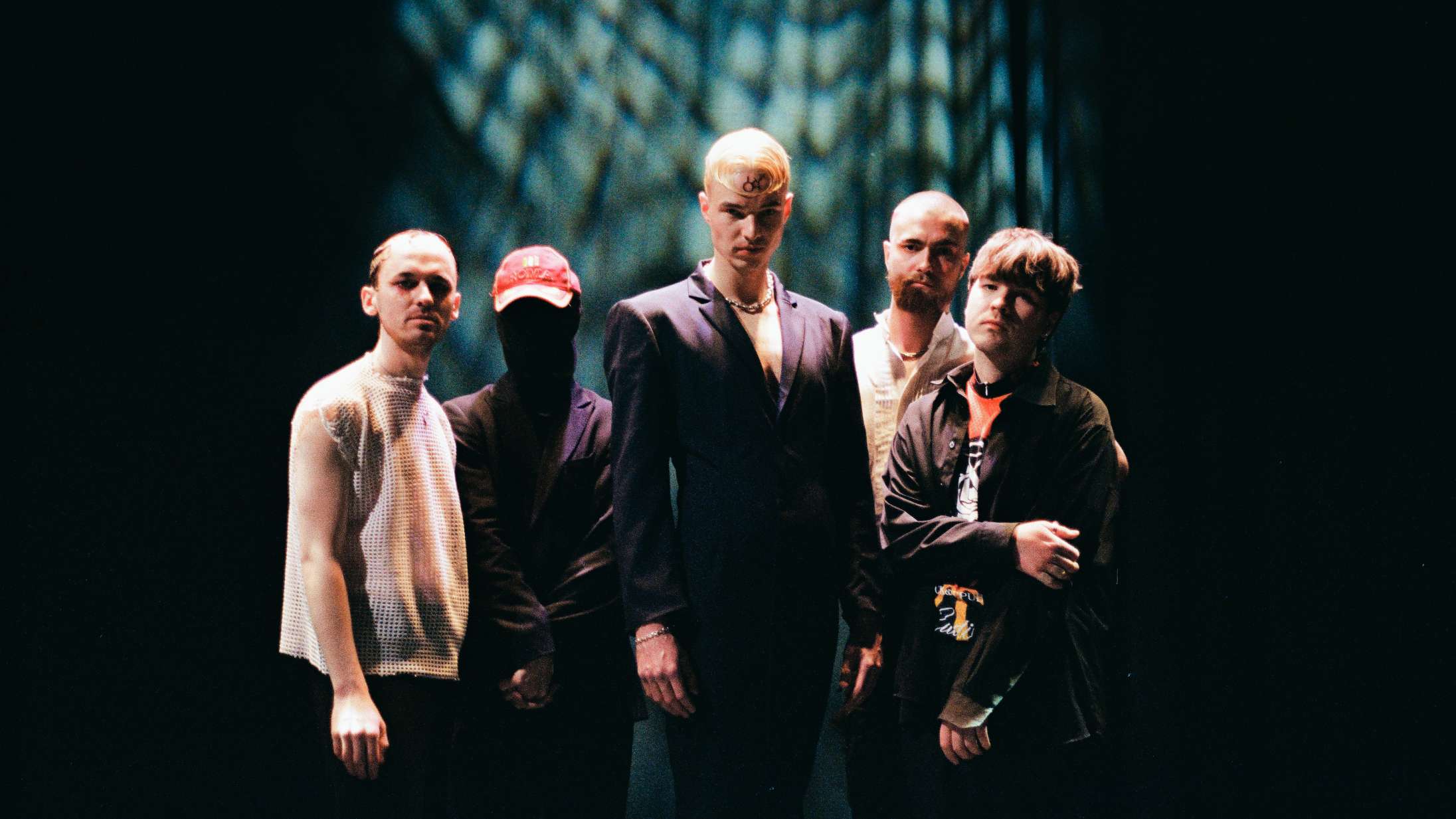 Premiere: Søn går fuld David Byrne i musikvideoen til ‘Mrs. President’