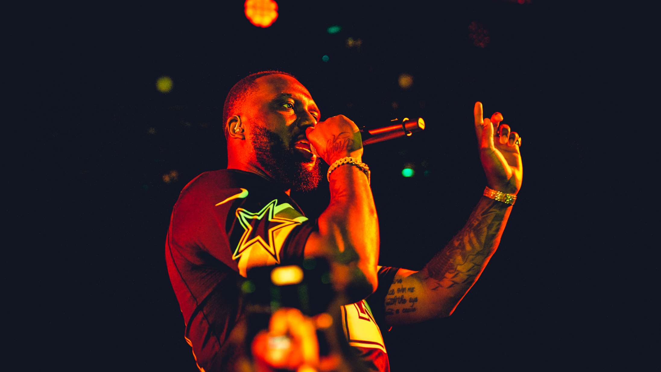 Headie Ones koncert var ved at køre helt af sporet – så hev han en dansk rapstjerne op af hatten