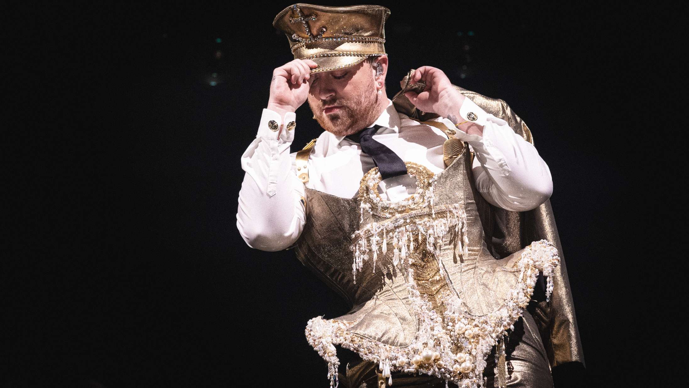 Sam Smith åbnede porten til helvede i Royal Arena – og trådte i karakter som subversivt queer-ikon