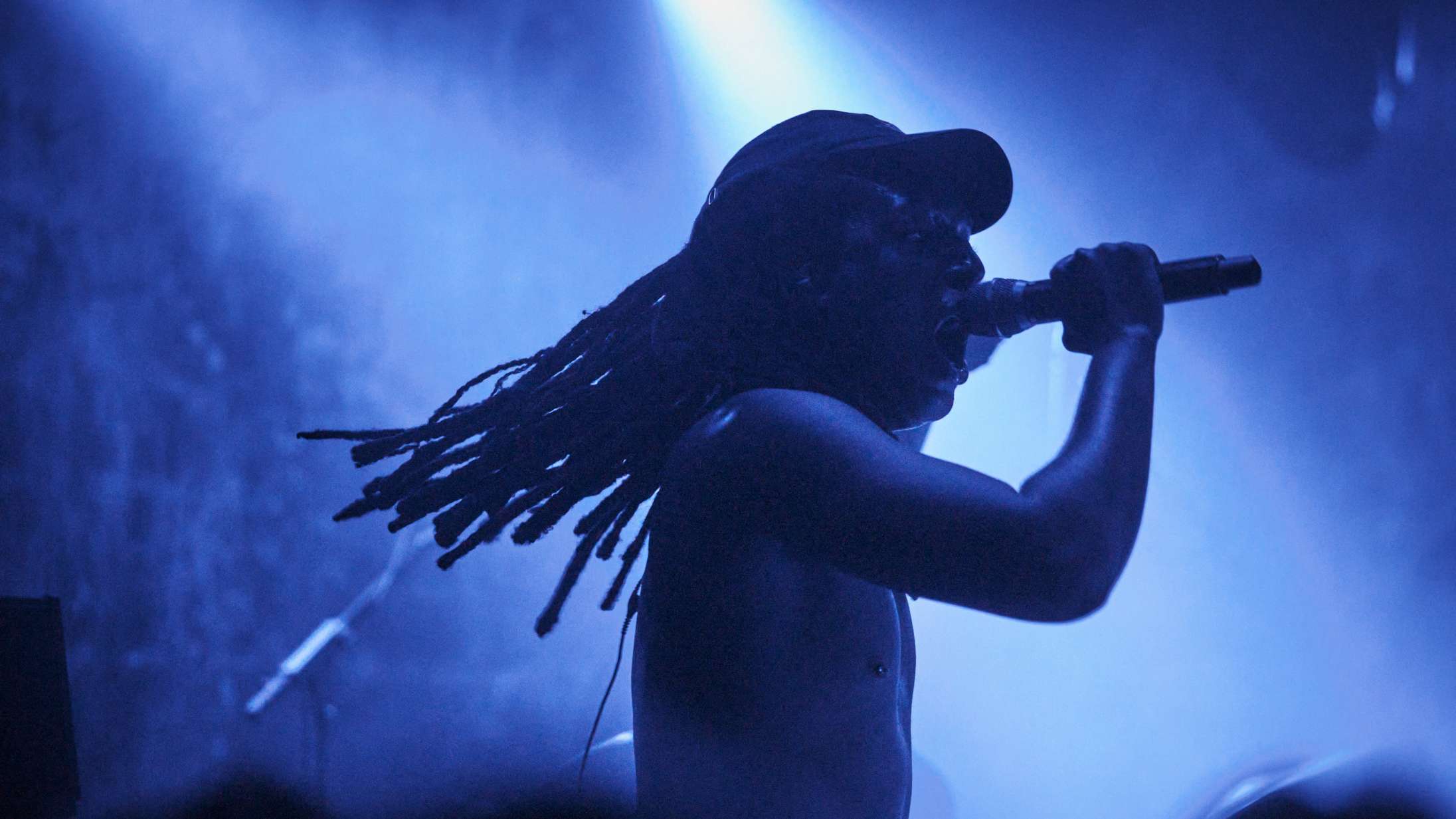 »Jeg kommer tit til skade«: Tre ting vi lærte om Afskum til Soundvenue LIVE