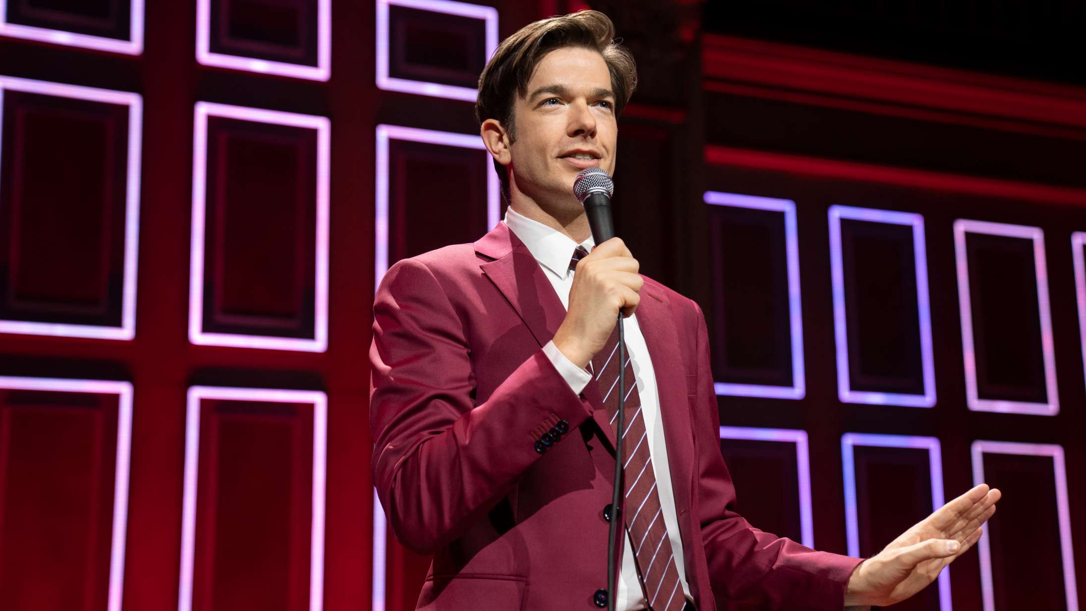 ‘Baby J’: Selvom han er blevet stoffri, er John Mulaney stadig den bedste komiker på markedet