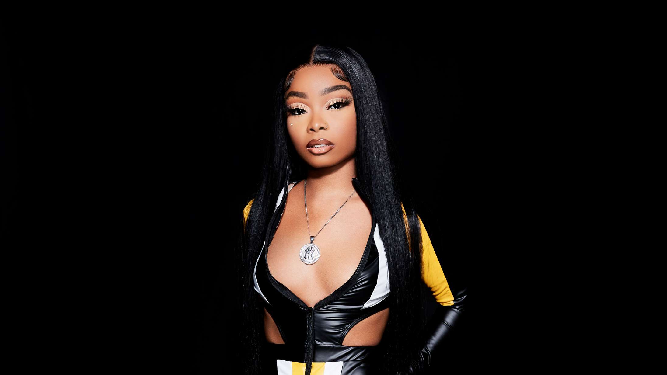 Sidste år var det Ice Spice, nu er en ny New York-rapper ved at bryde igennem – mød Lola Brooke