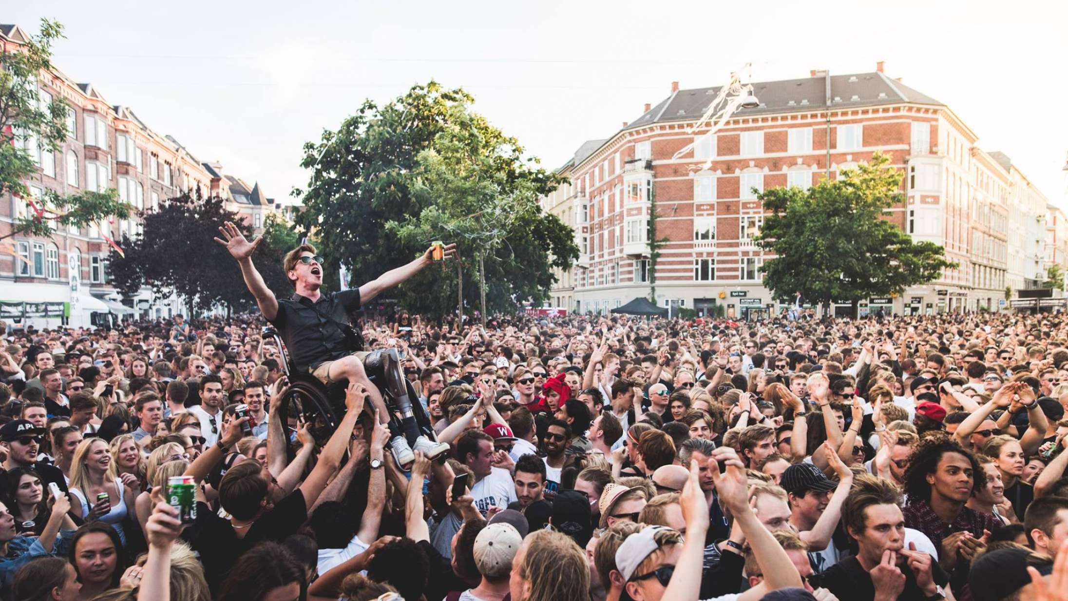 Tidslinje: Se billederne fra 25 år med Distortion