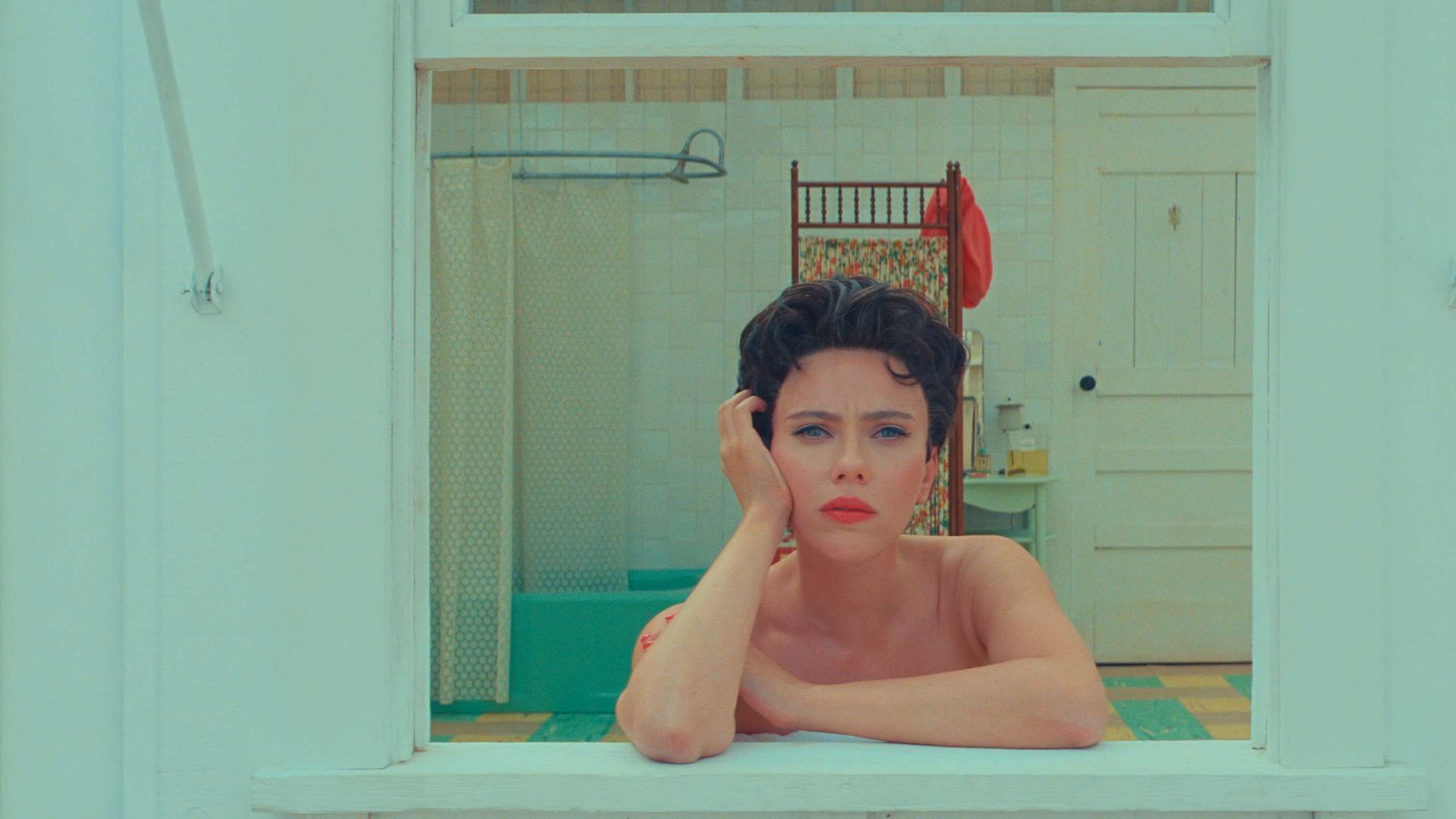 Wes Andersons nye film overskygges af skuespilpræstationer i verdensklasse – både fra to- og firbenede stjerner