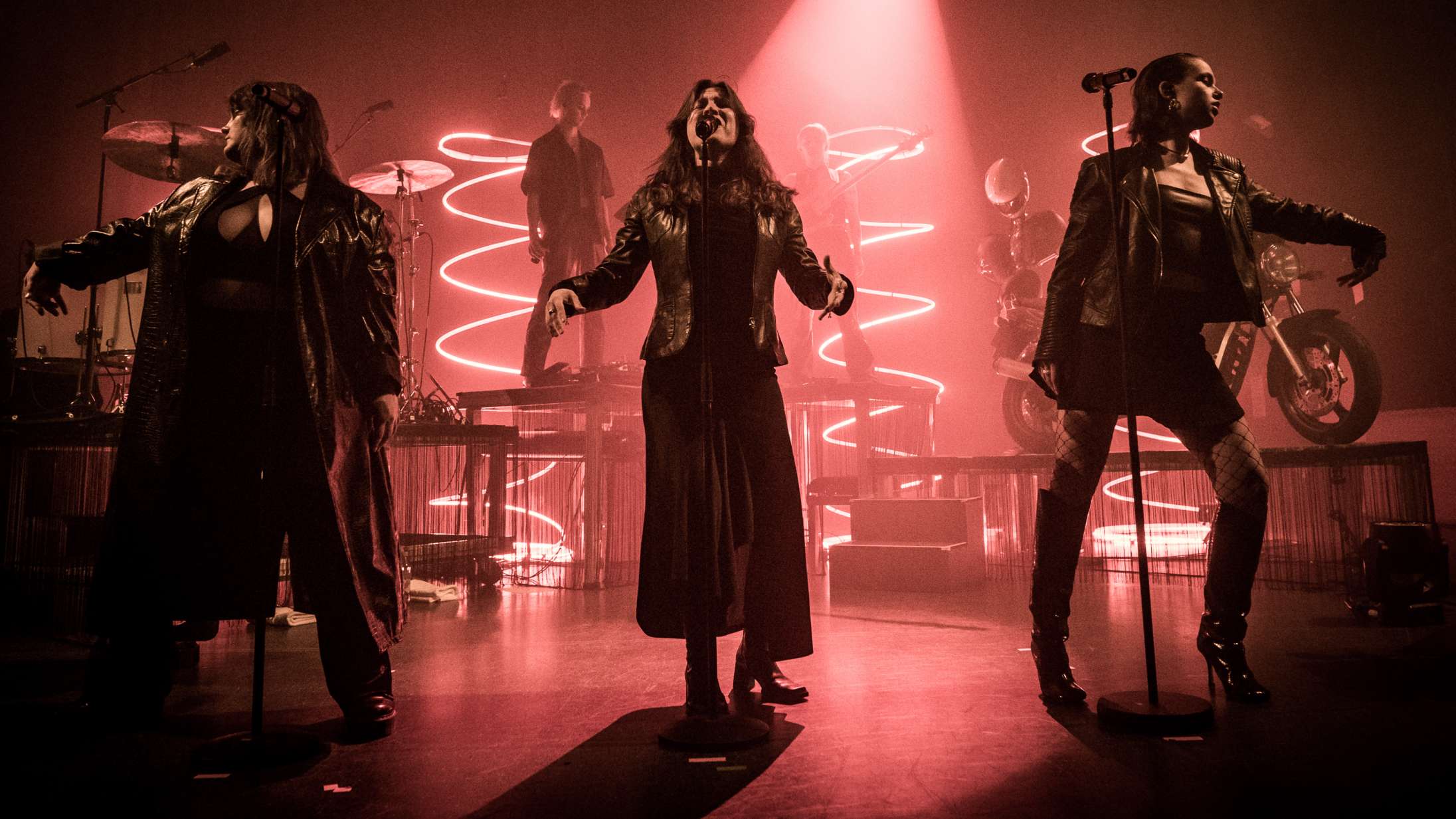 Ganger sprang ud som læderklædt danseorkester og piskede Vega igennem en tour de force i klubkultur