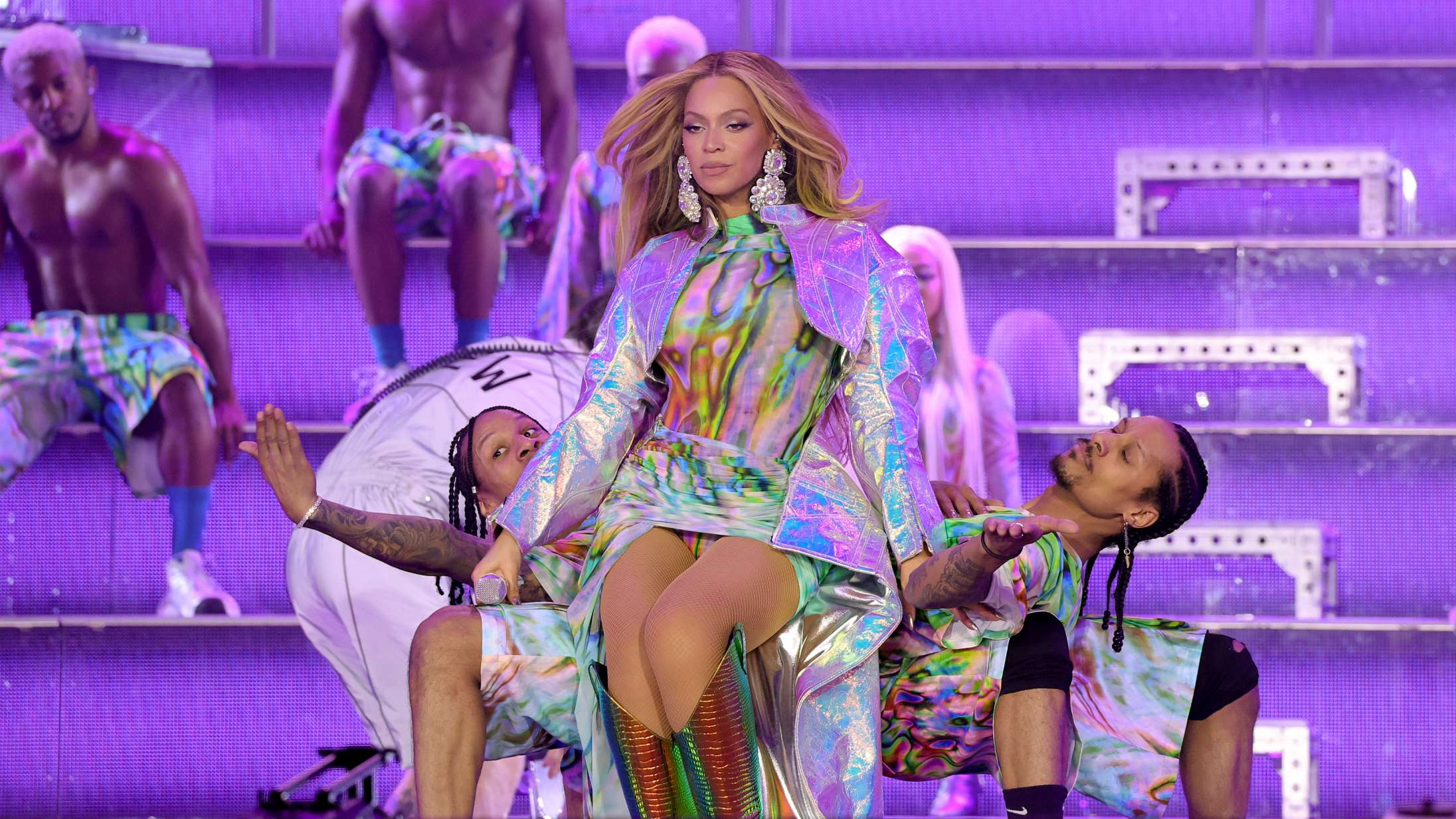 Se Beyoncé hjælpe et par i publikum med at udvælge deres bryllupssang