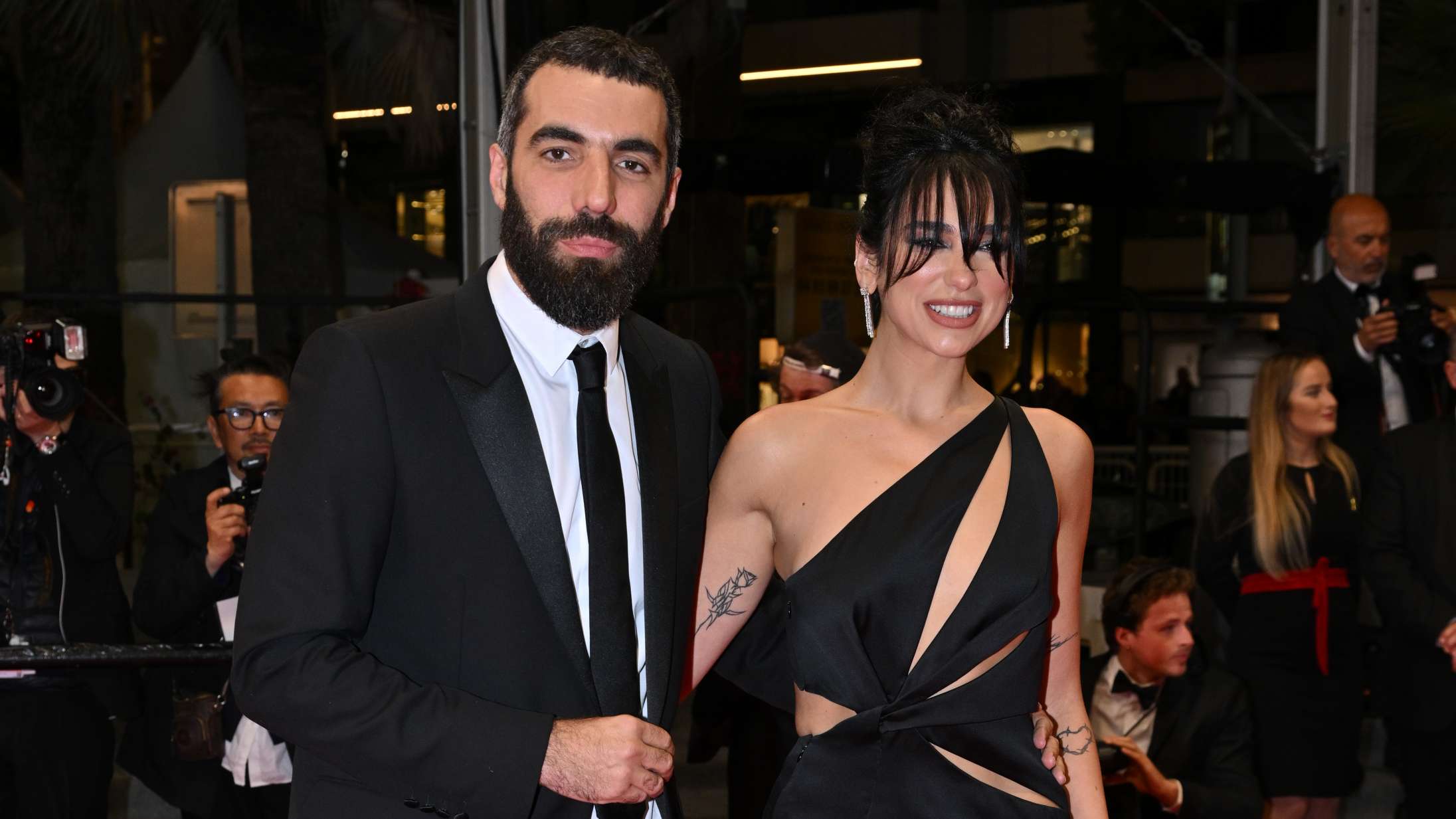 Så er det officielt: Dua Lipa danner par med anerkendt instruktør