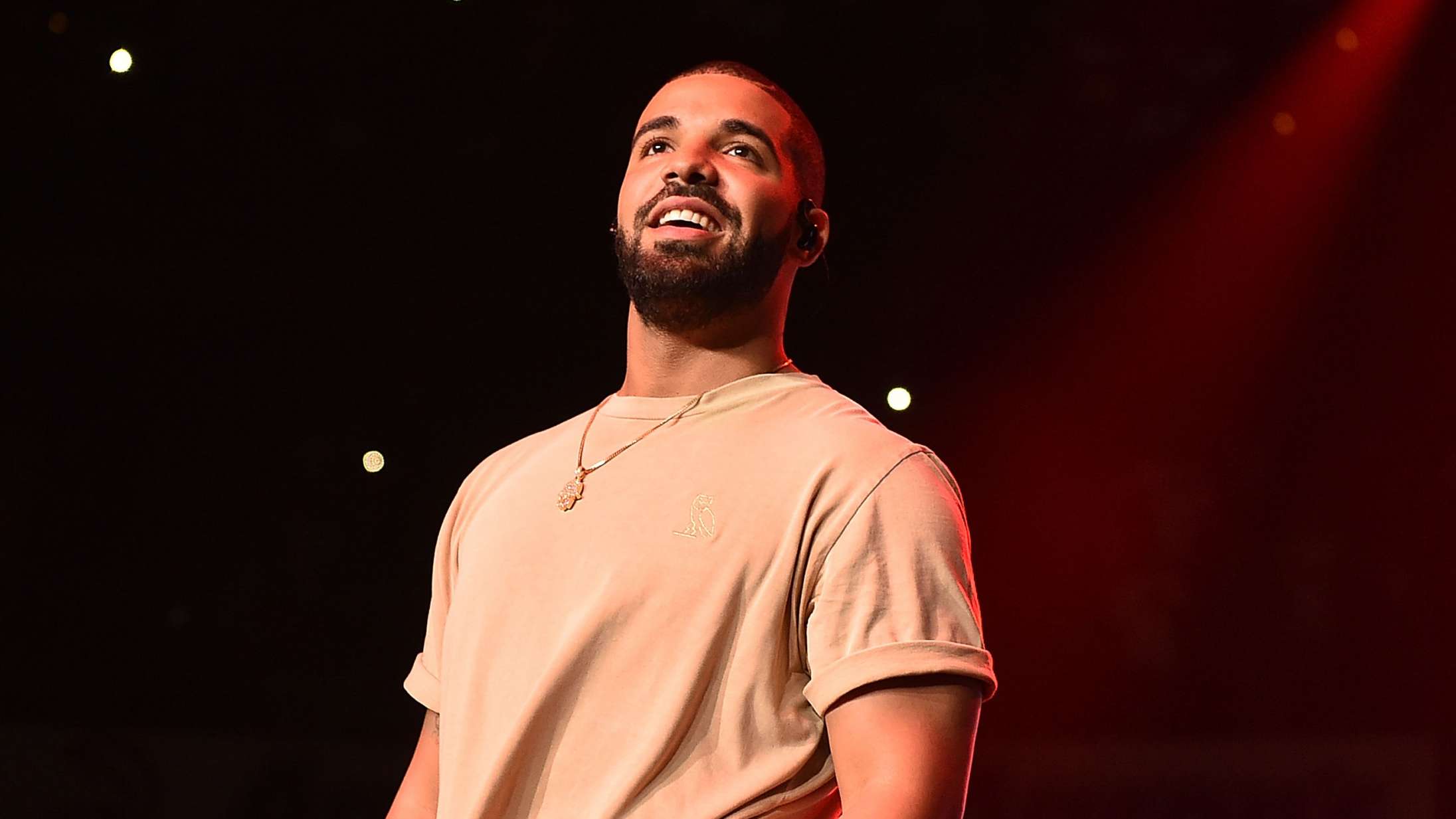 Drake viser ny ansigtstatovering frem