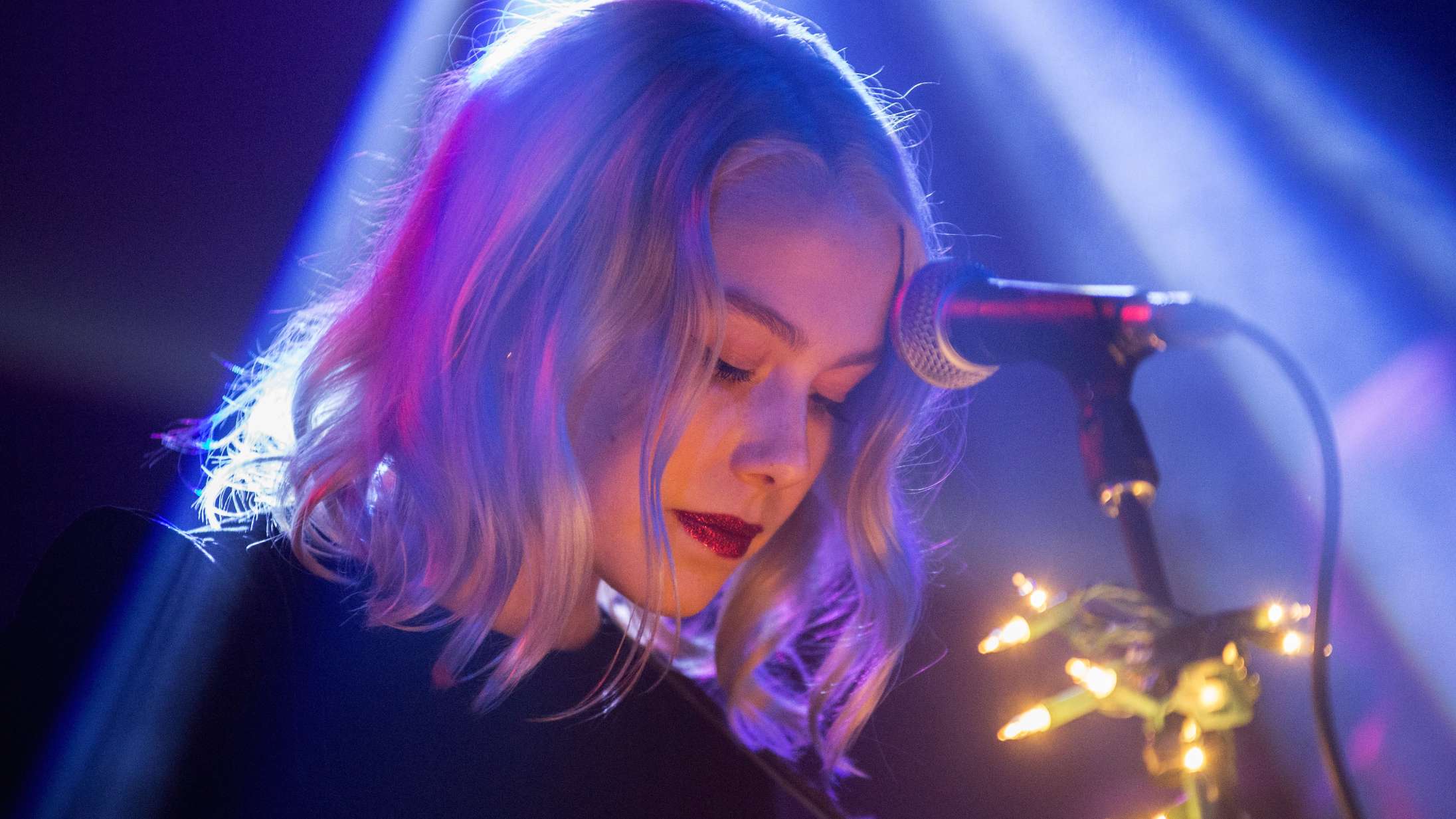 Allerede i 2017 viste Phoebe Bridgers os slagsiden af sexting-kulturen