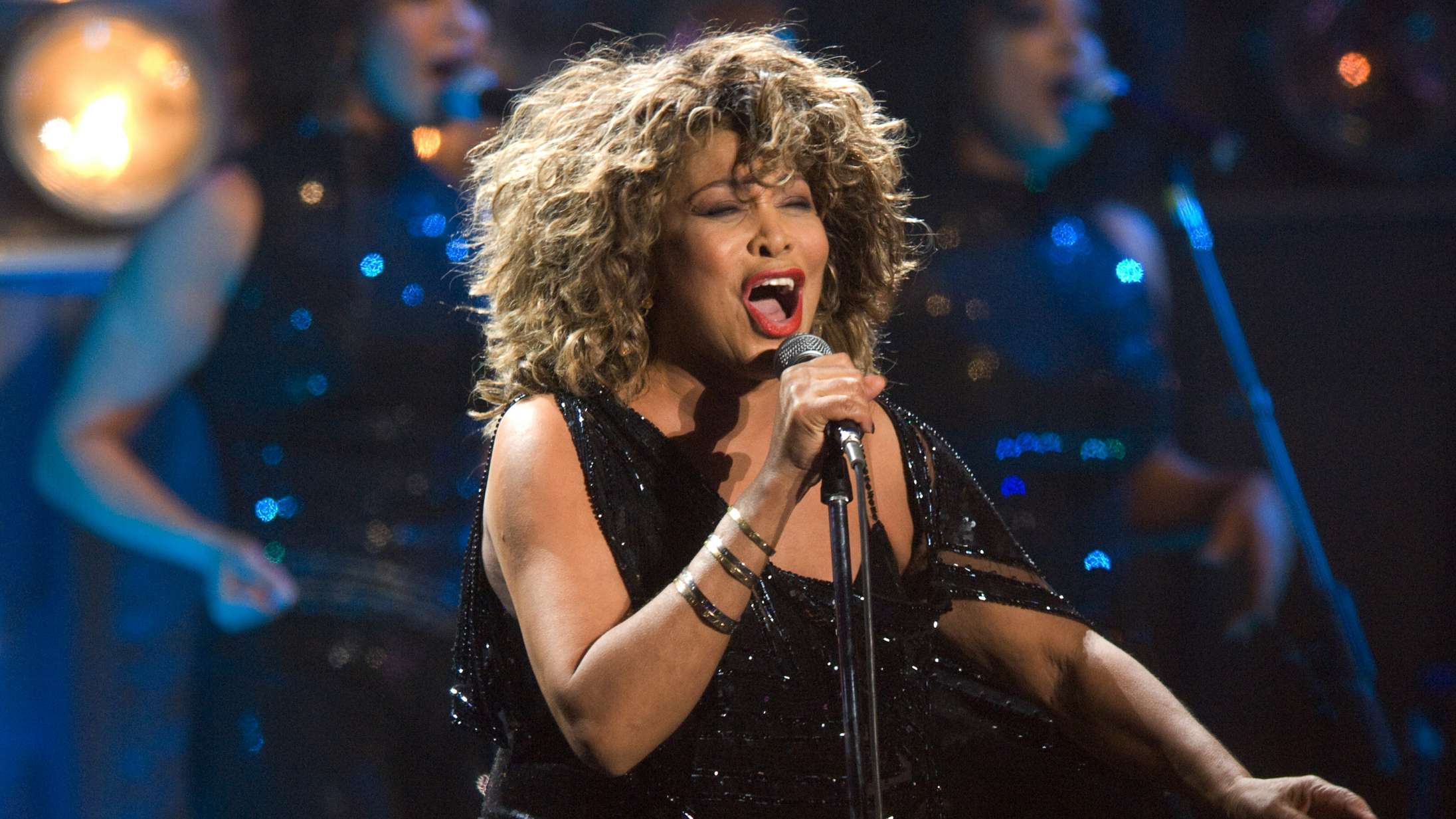 Musikverdenen hylder afdøde Tina Turner – Beyoncé, Nicki Minaj og mange flere