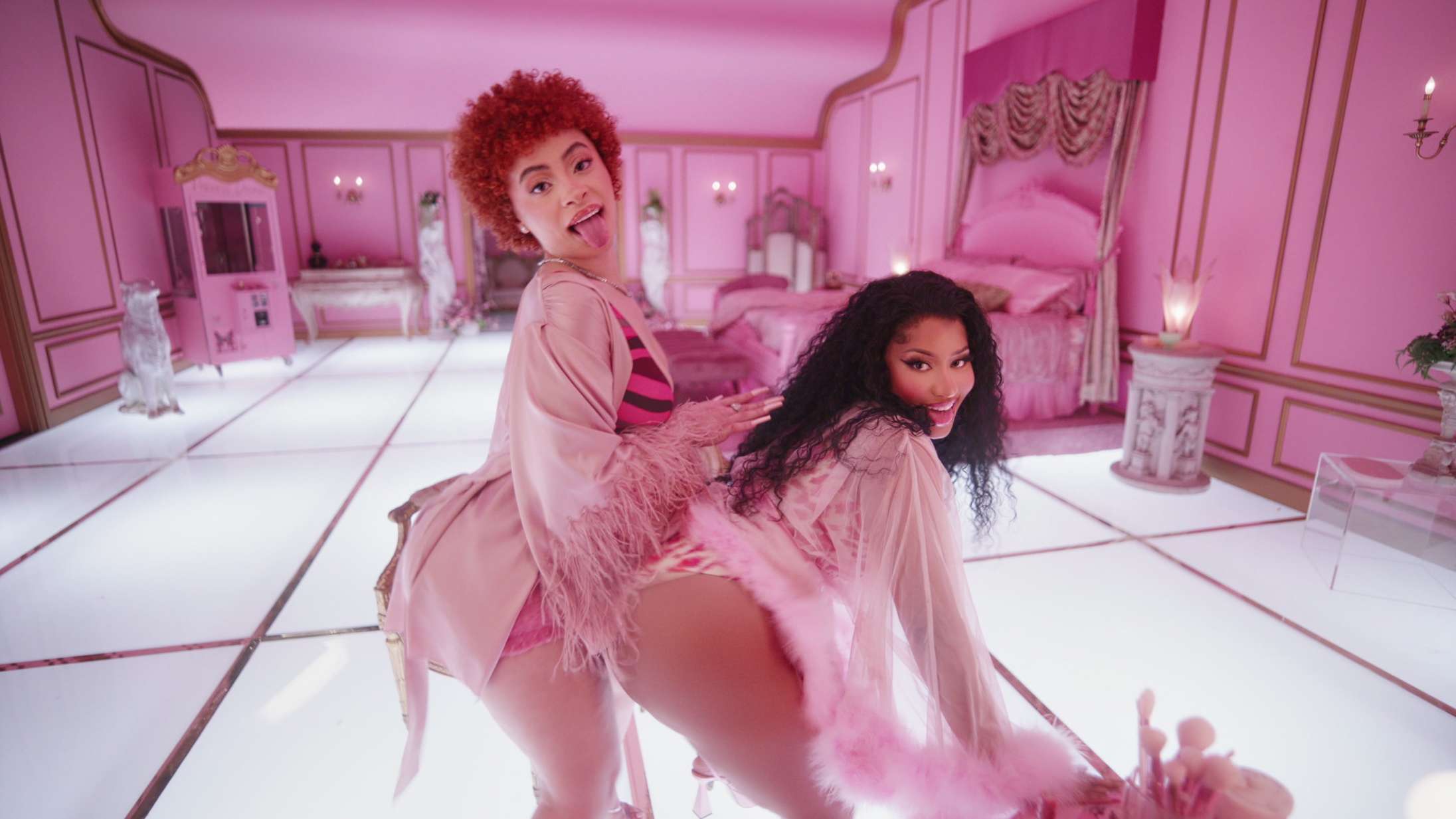 Ice Spice og Nicki Minaj er snart klar med deres version af ‘Barbie Girl’ – hør en smagsprøve på ‘Barbie World’ her