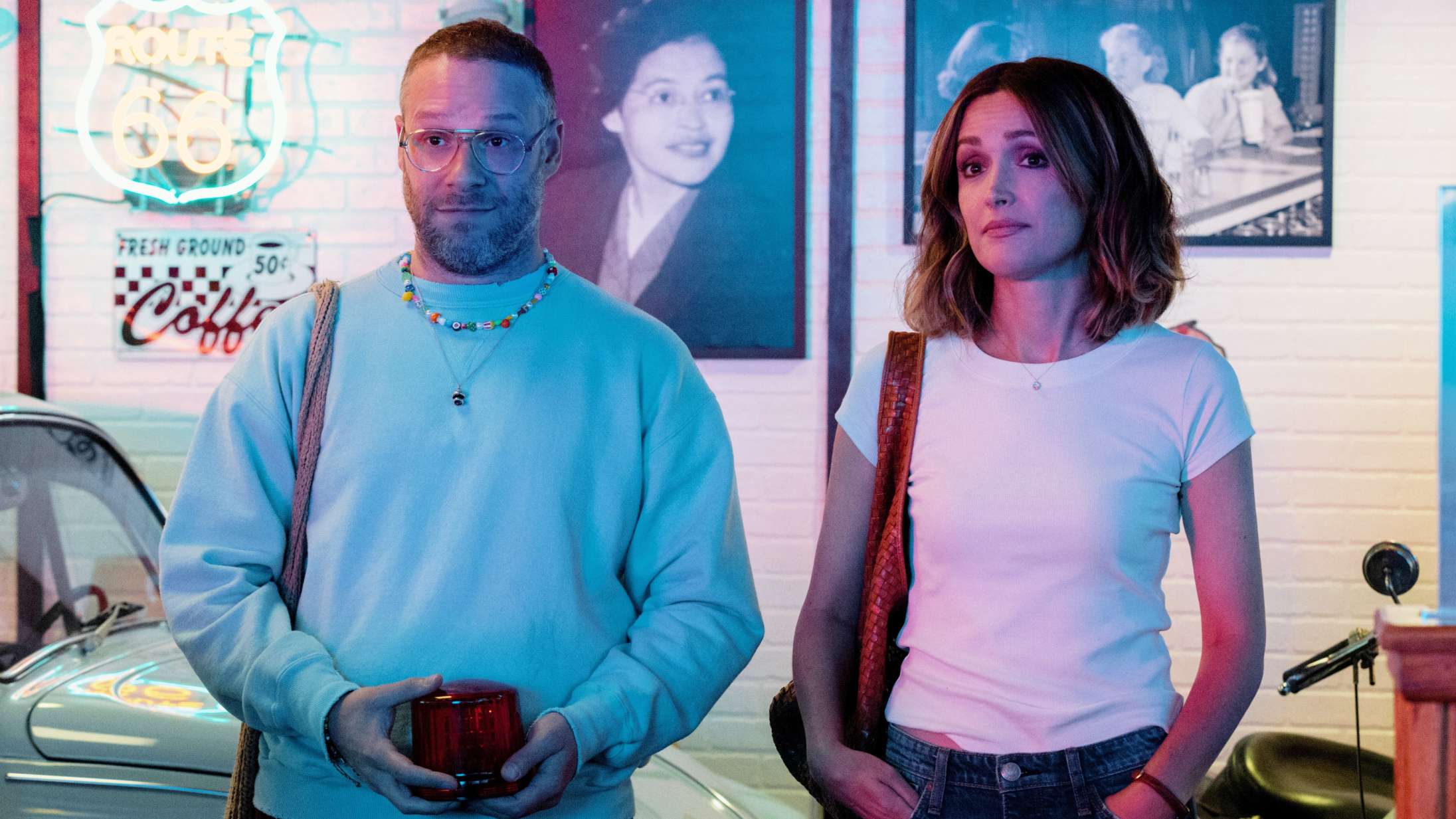 ’Platonic’: Penisjokes truer Rose Byrne og Seth Rogens status som Hollywoods bedste hæng-ud-par