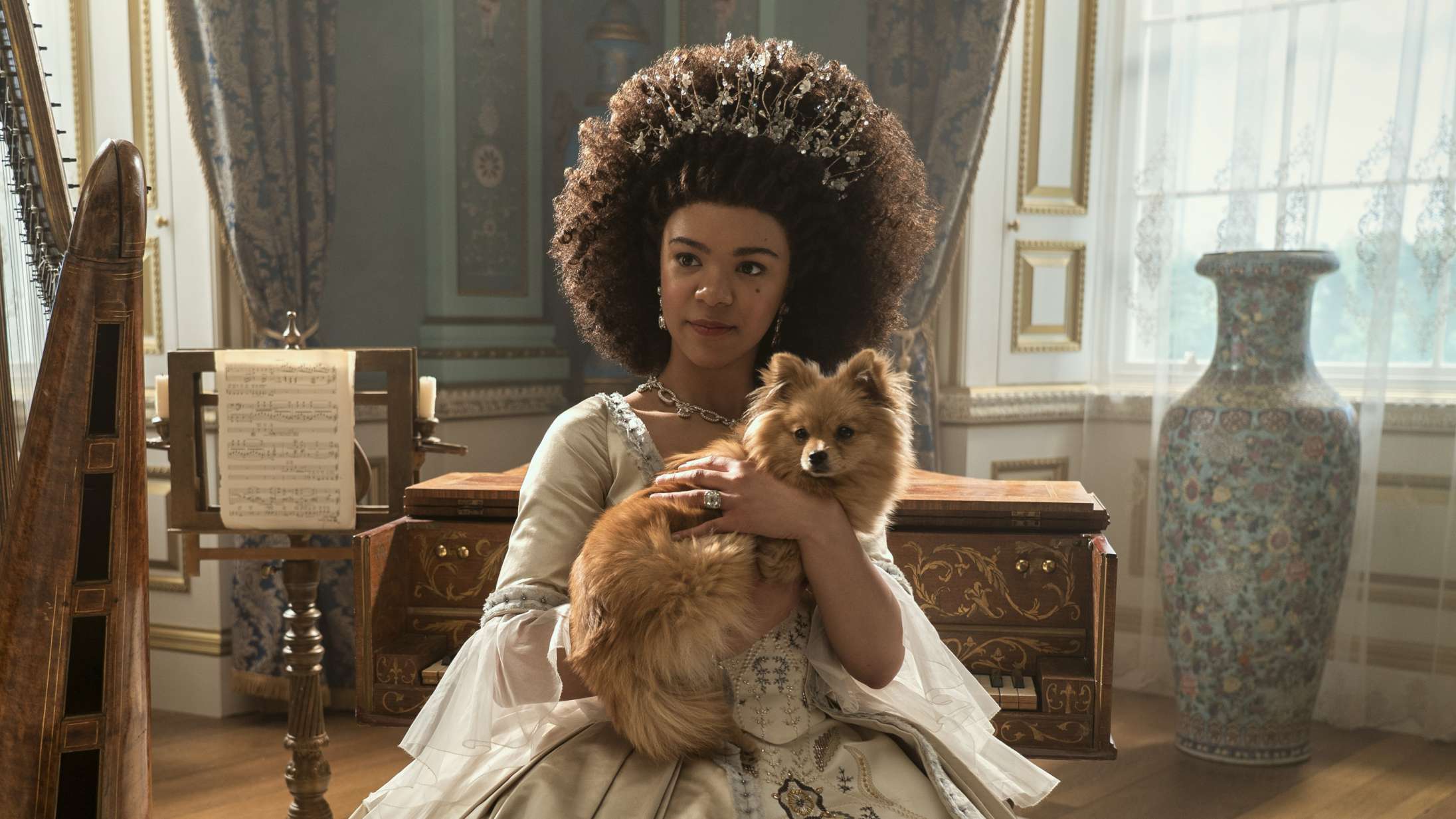 ’Queen Charlotte: A Bridgerton Story’: Netflix-spinoff er en langtrukken fornøjelse